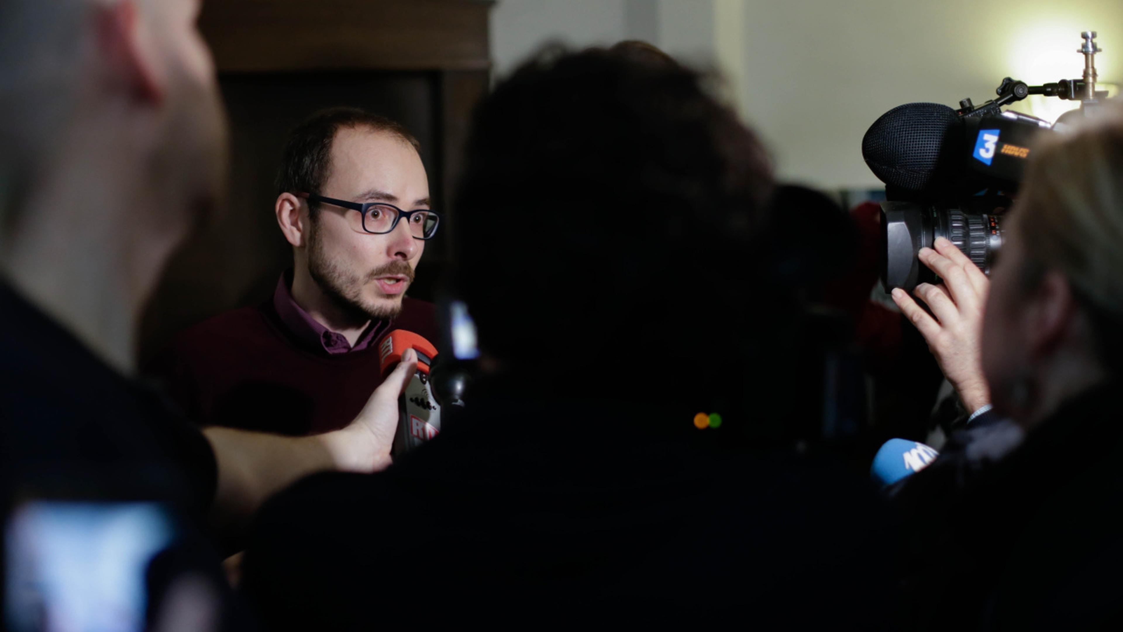 Punido após críticas à Federação, Luxemburgo protesta com desabafo e  esparadrapo na boca – Vírgula