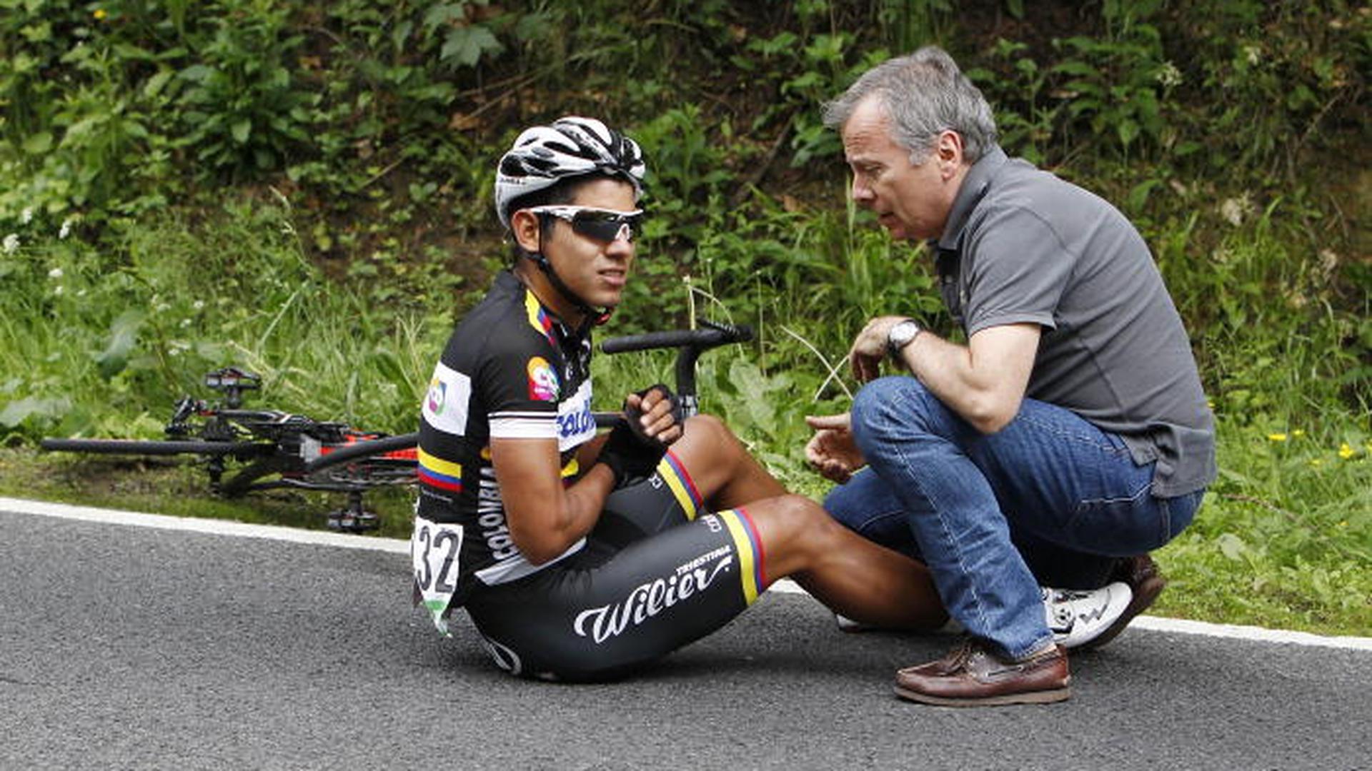 A queda, sem consequências graves, de Edwin Avila da equipa Colombia