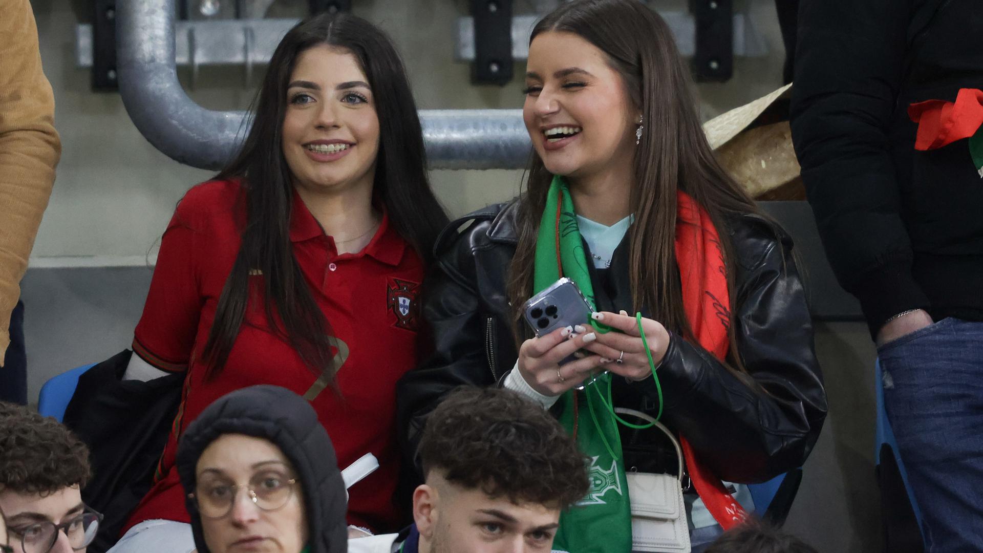 A festa nas bancadas do Estádio do Luxemburgo na noite do jogo Luxemburgo-Portugal, dia 26 de março.