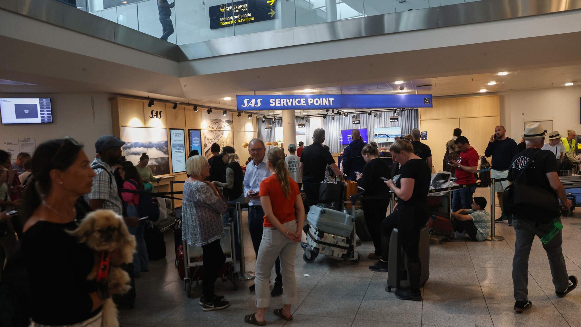 Em Lisboa e por vários aeroportos da Europa muitos voos estão a ser cancelados.