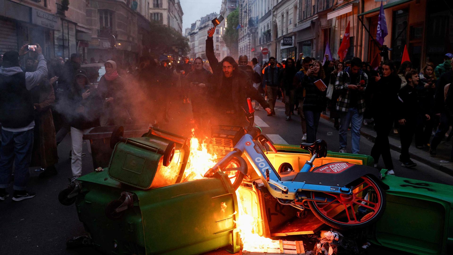 Manifestações e confrontos nas ruas de várias cidades francesas.