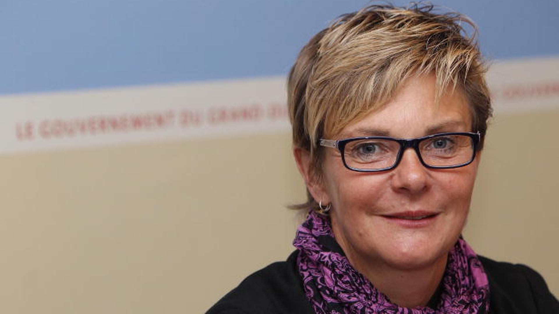 A ministra do Ensino Superior apresentou uma proposta de alteração da lei de atribuição de bolsas para o ensino superior, considerada discriminatória pela UE