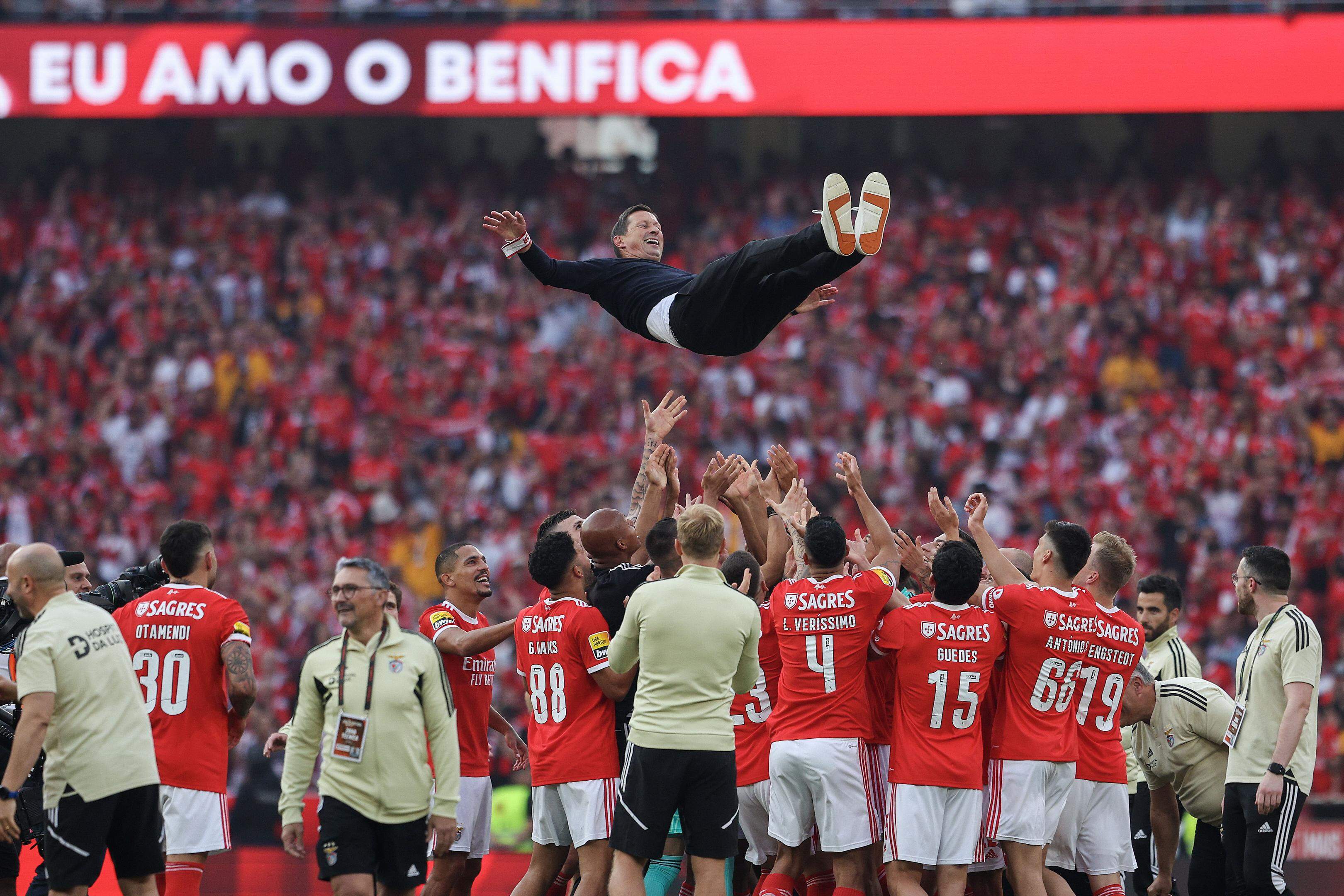 Três-zero vs. Santa Clara. Benfica nas sete quintas