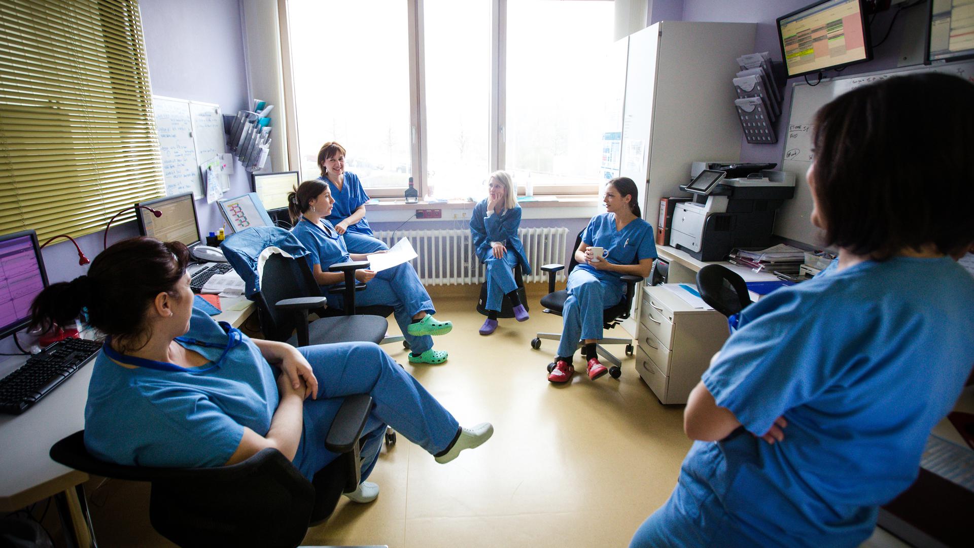 Enfermeiras na maternidade Dr. Bohler, em Kirchberg.