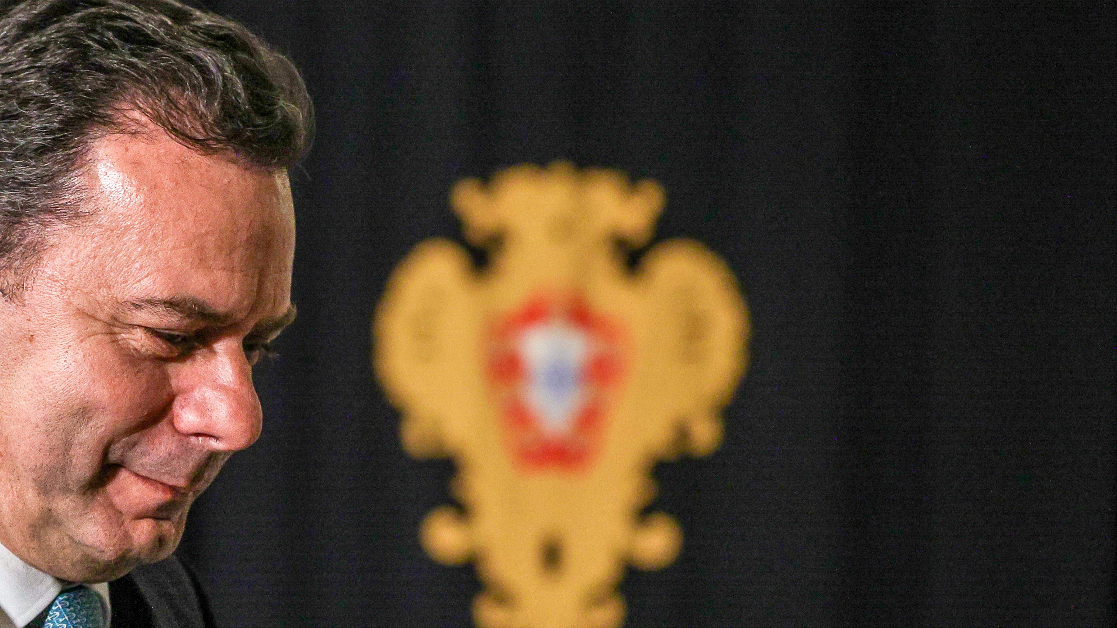 O primeiro-ministro indigitado, Luís Montenegro, após a reunião com o Presidente da República, Marcelo Rebelo de Sousa, para apresentação da composição do Governo no Palácio de Belém, em Lisboa.