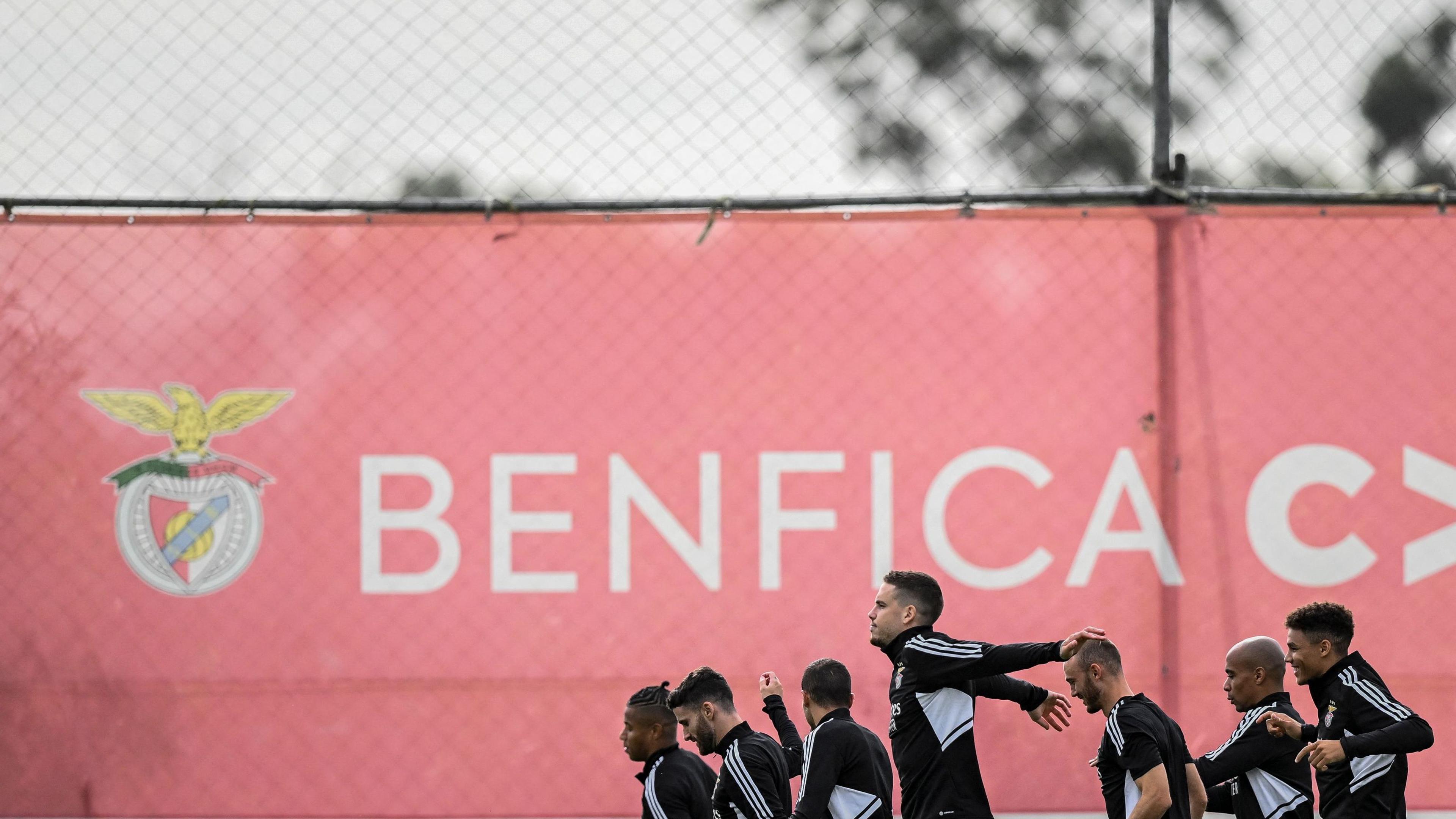 O resumo da eliminação do Benfica na Champions, num jogo com seis