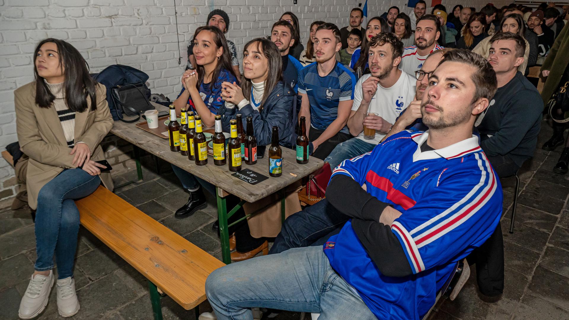 No Luxemburgo, os argentinos fizeram a festa e os franceses ficaram desolados na partida final do Mundial 2022, em que Argentina se sagrou campeã do mundo.