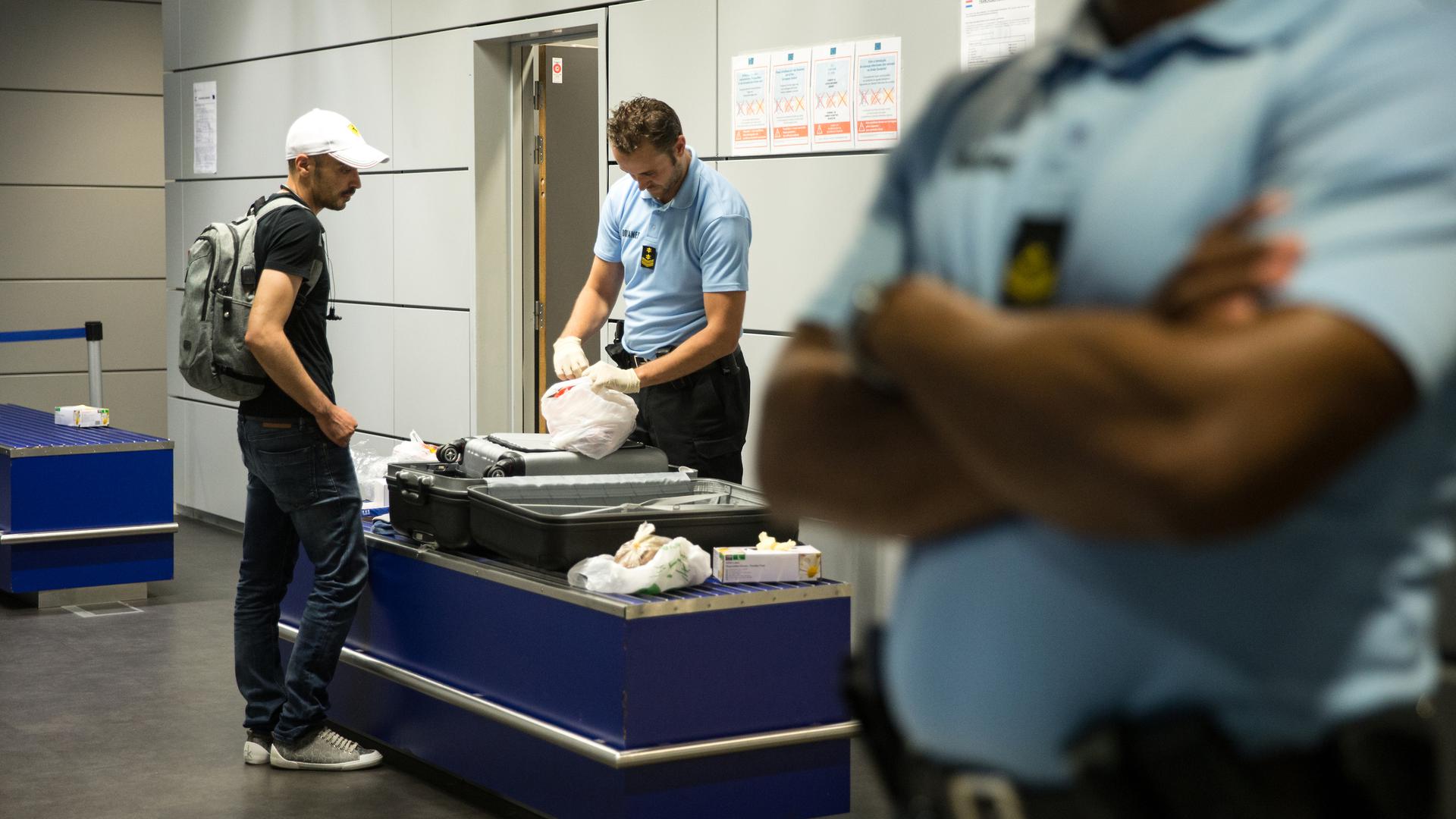 Tanto para a polícia como para os traficantes, o segredo é fundamental. A diferença é que para uns pode significar a vida ou a morte. E para outros é apenas a alma de um negócio multimilionário.
