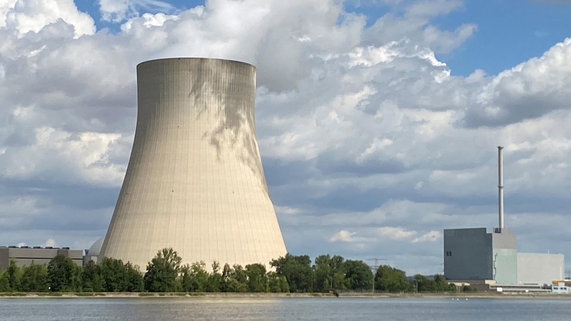 A central nuclear de Isar-2, na Baviera, estava sentenciada a fechar as portas até ao final do ano, mas vai ficar operacional até à primavera do próximo ano.