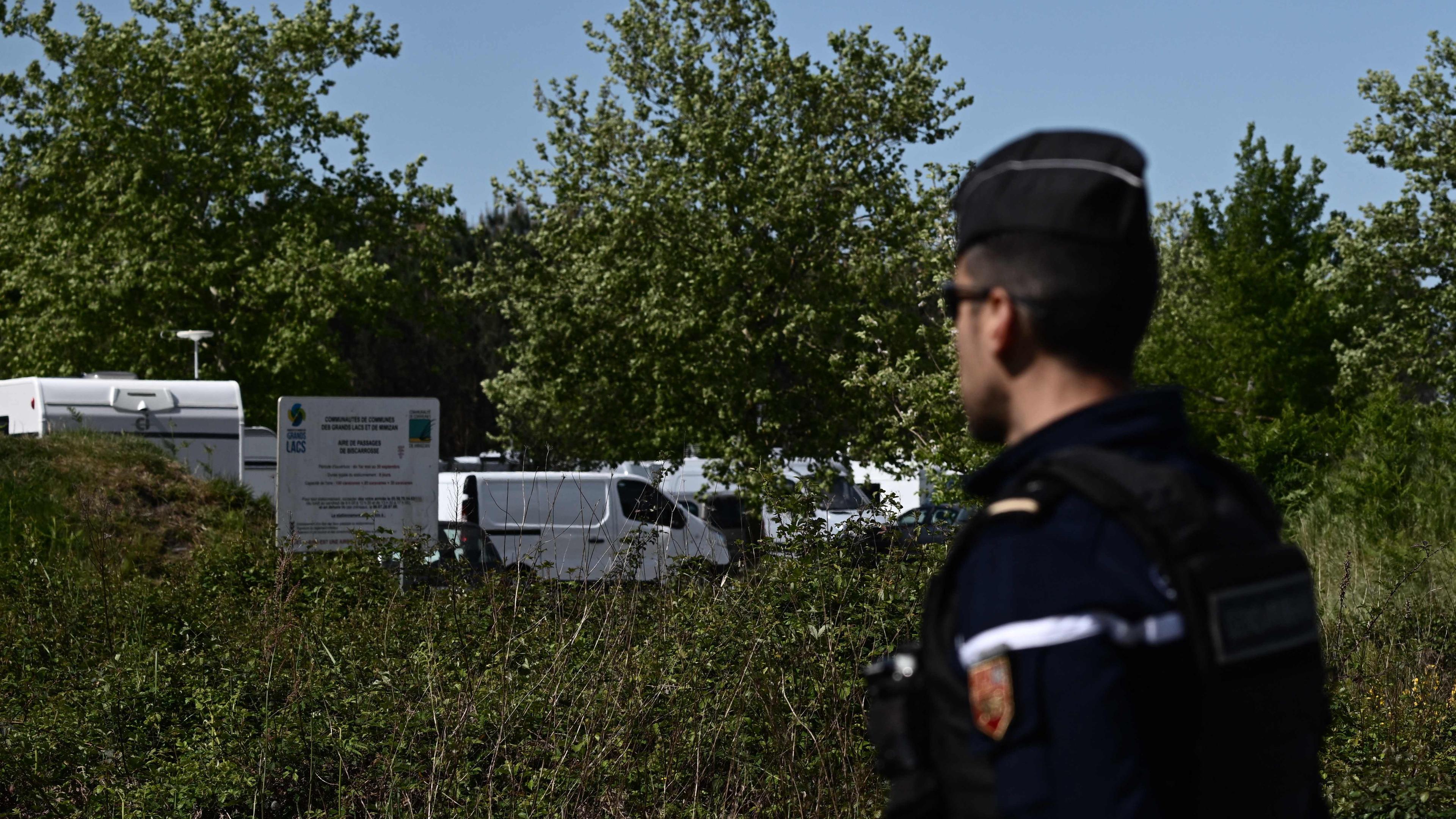 A French gendarme stands guard next to the traveller's area in Biscarosse, southwestern France, on April 22, 2024, after French singer Kendji Girac was seriously injured by a gunshot and immediately taken to hospital in Bordeaux. (Photo by Philippe Lopez / AFP)