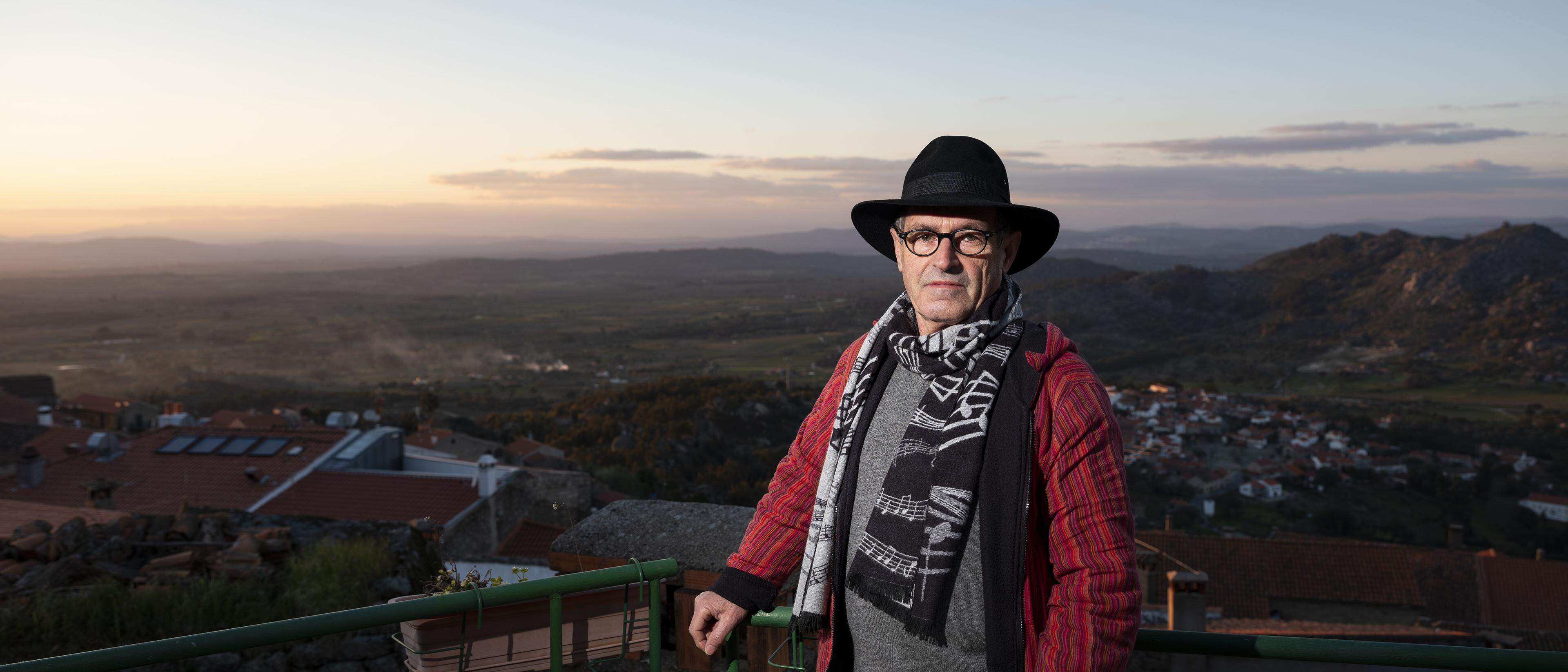 O padre português e amigo de Zeca Afonso que também fez da música