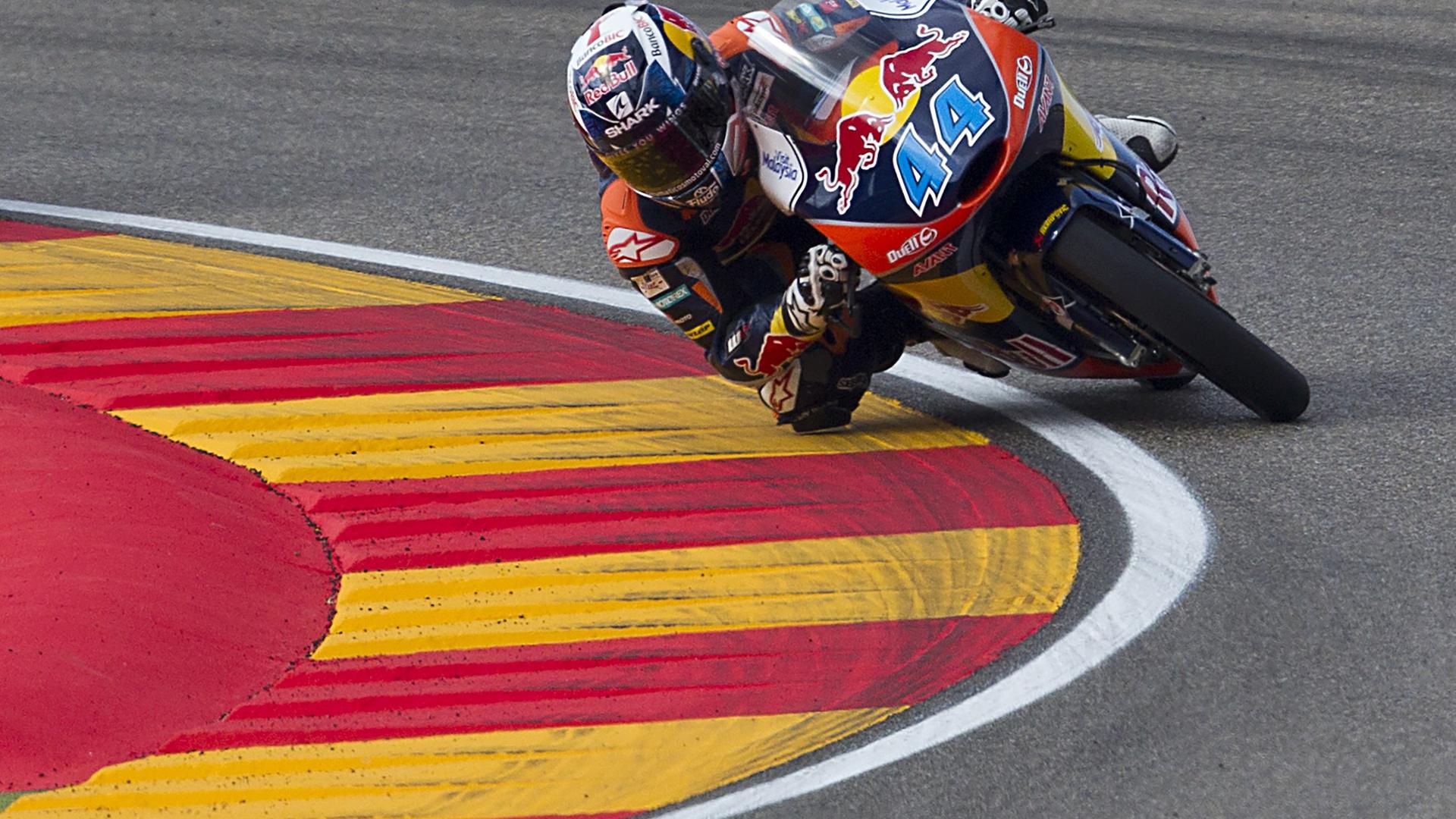 Red Bull KTM Ajo's Portuguese rider Miguel Oliveira competes during the Moto 3 race of the Aragon Grand Prix at the Motorland racetrack in Alcaniz on September 27, 2015. AFP PHOTO/ JAIME REINA