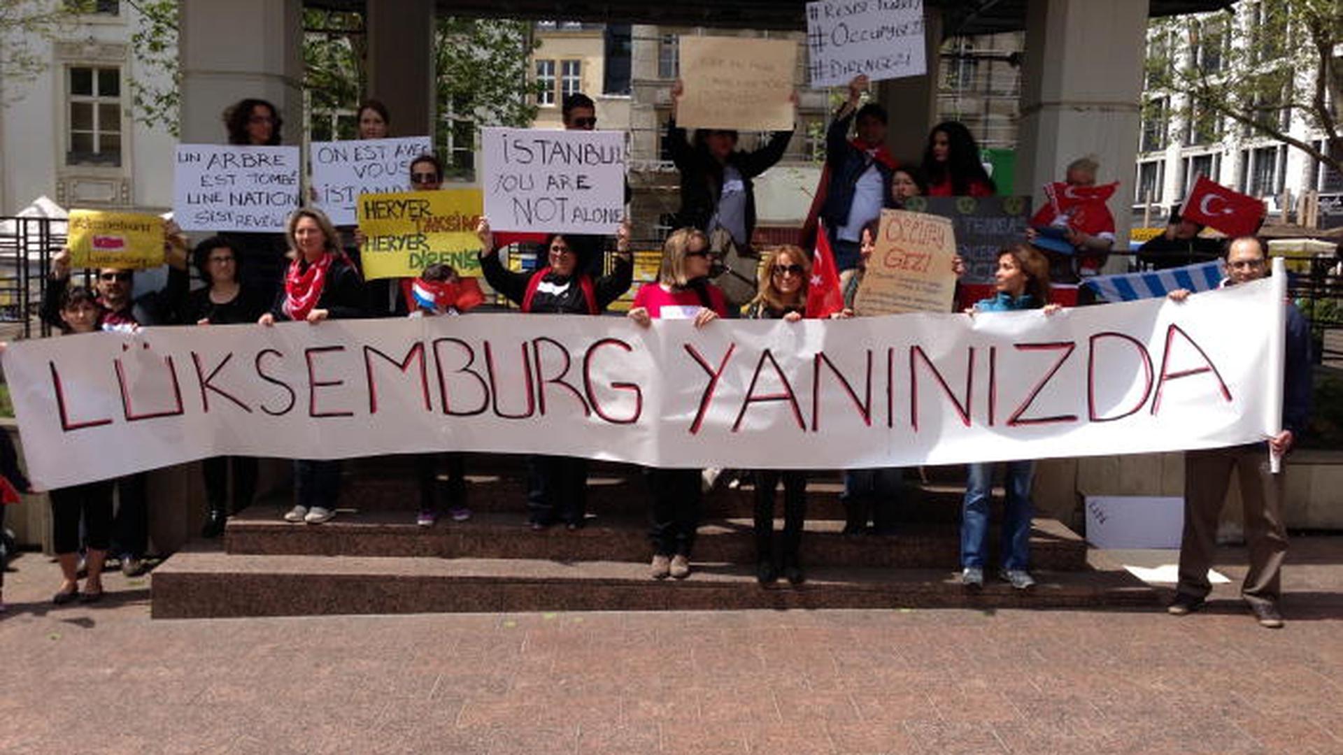 Além de organizar manifestações de solidariedade, a comunidade turca no Luxemburgo está a usar as redes sociais para apoiar os protestos na Turquia