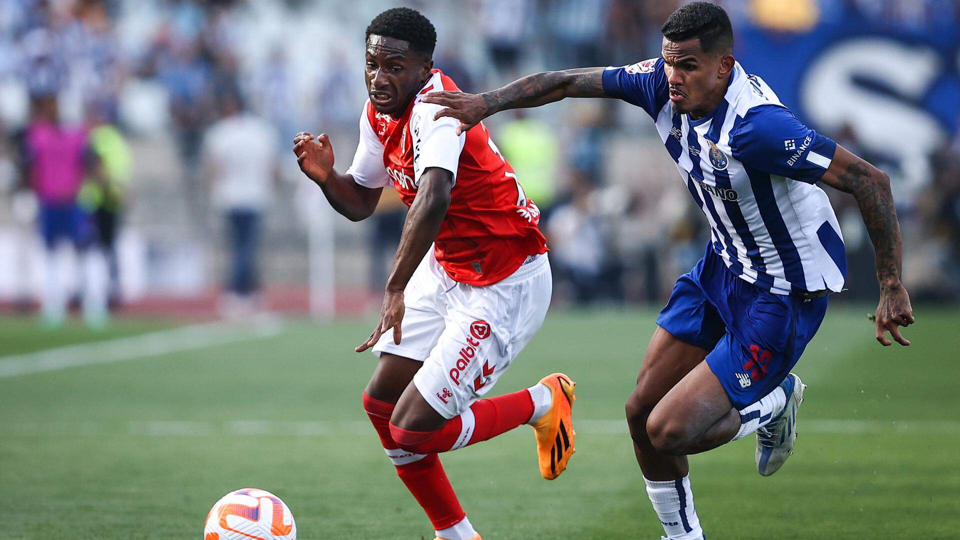 SC Braga´s Mendes (L) fights for the ball with FC Porto's Galeno (R) during the Portugal Cup final soccer match held at Jamor National stadium in Oeiras, outskirts of Lisbon, Portugal, 04 June 2023. RODRIGO ANTUNES/LUSA