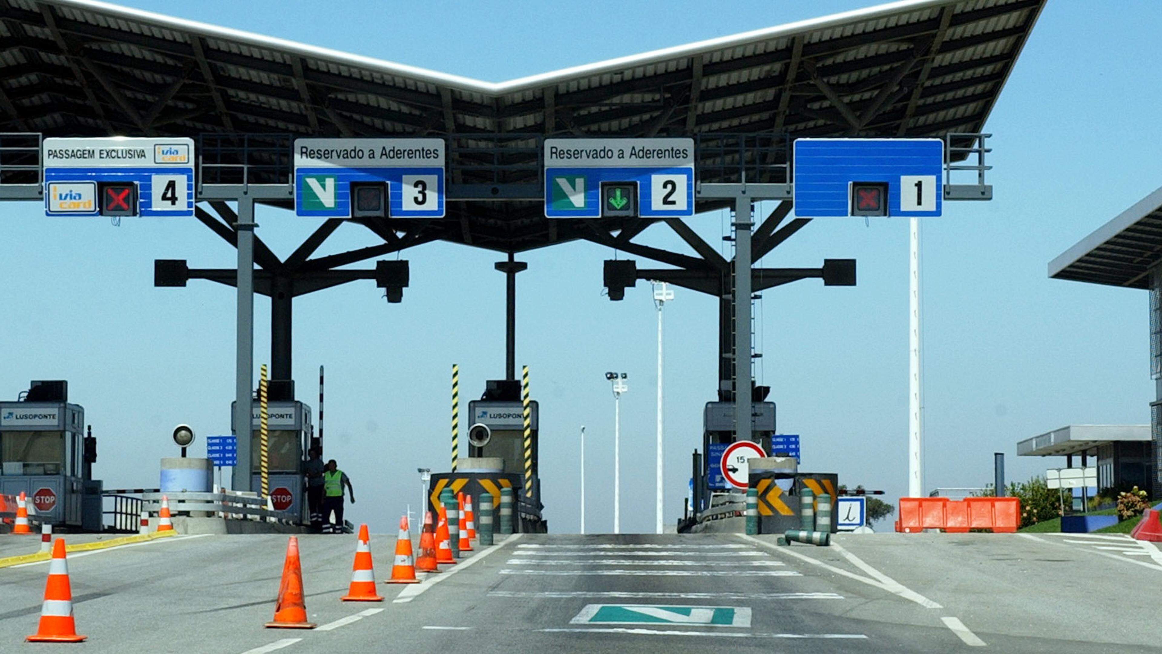 Ponte 25 de Abril com limitações de velocidade devido ao  - Visão