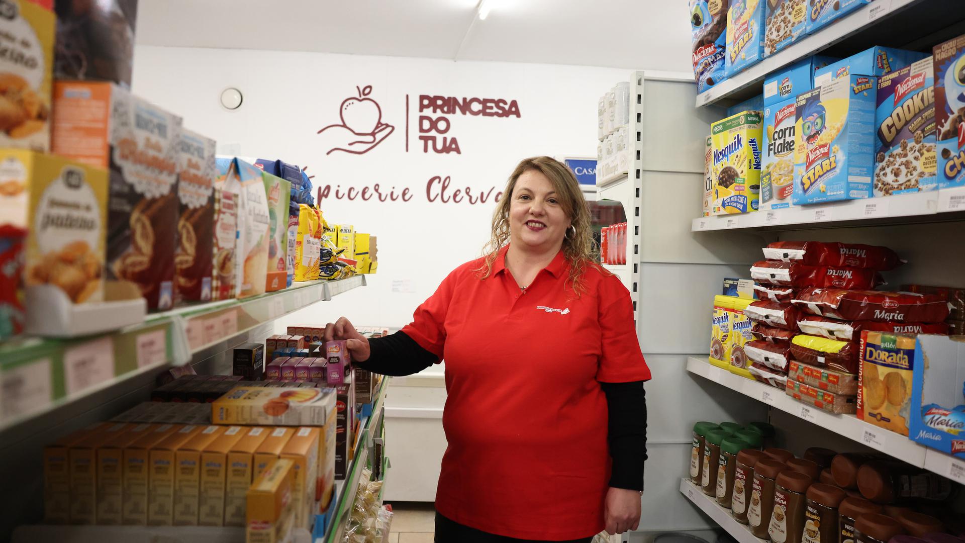 Maria da Luz Pires, de Mirandela, é proprietária da mercearia Princesa do Tua há um ano.