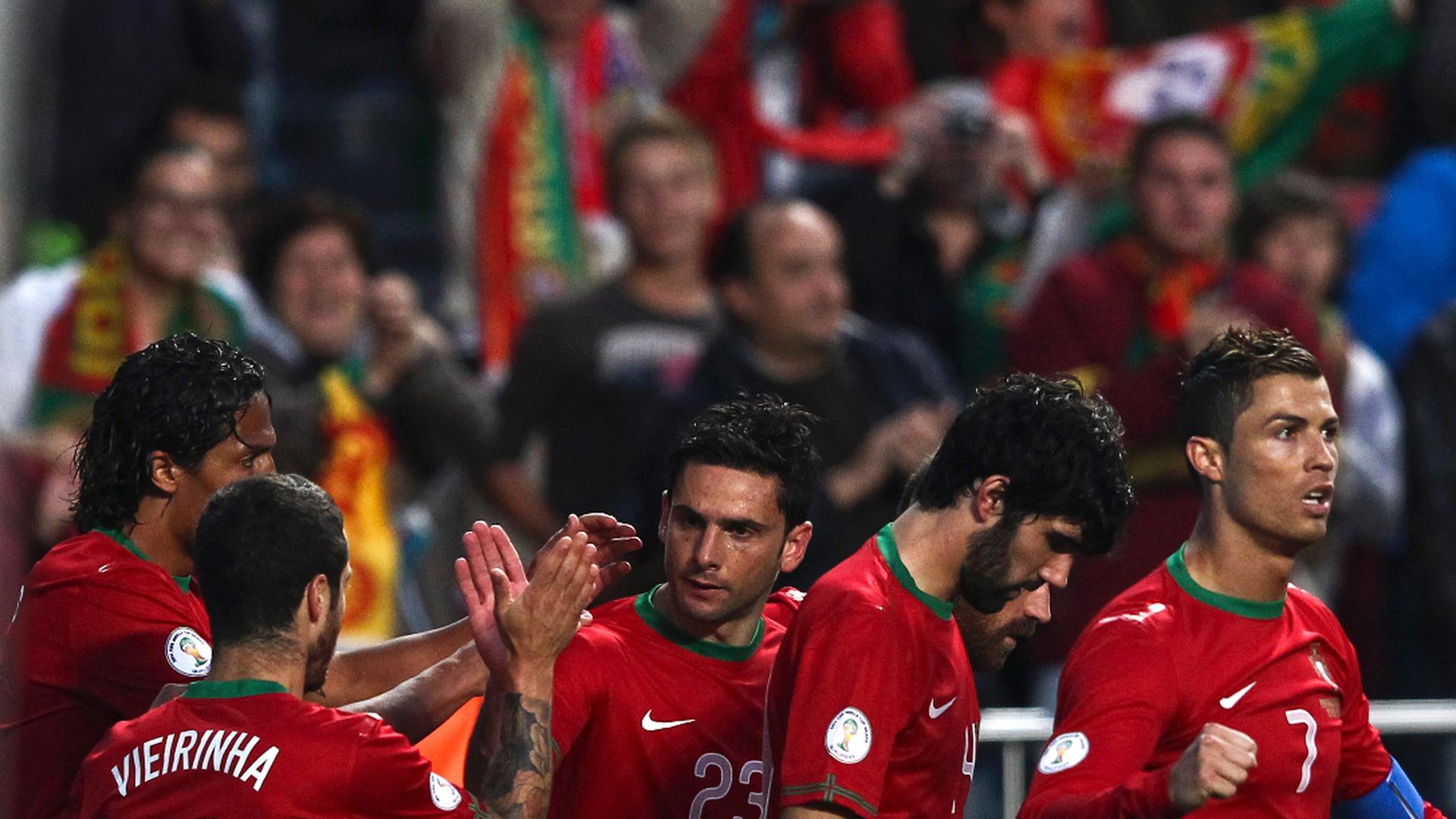 Os jogadores celebram o golo do avançado do Saragoça