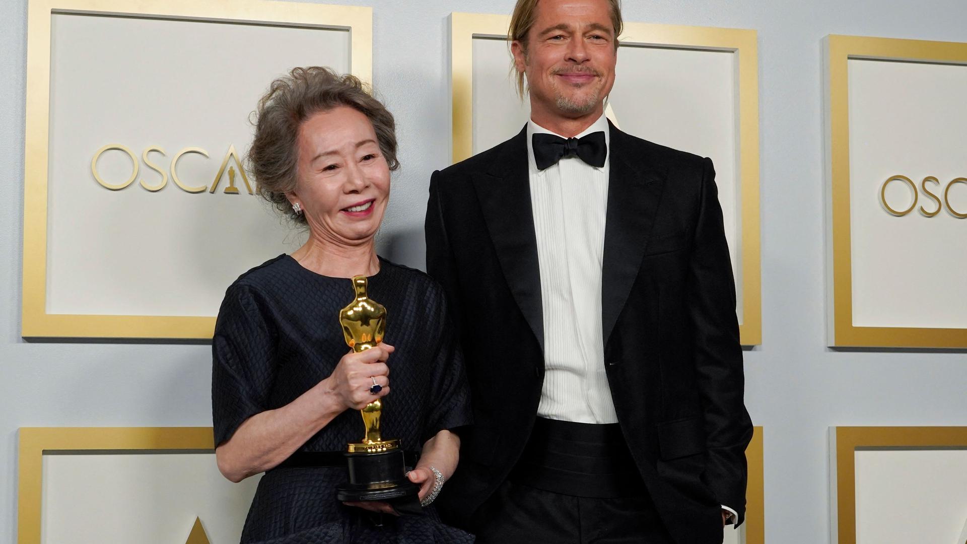 A atriz sul-coreana, Yuh-Jung Youn, vencedora do Óscar de Melhor Atriz Secundária, por 'Minari', produzido por Brad Pitt.