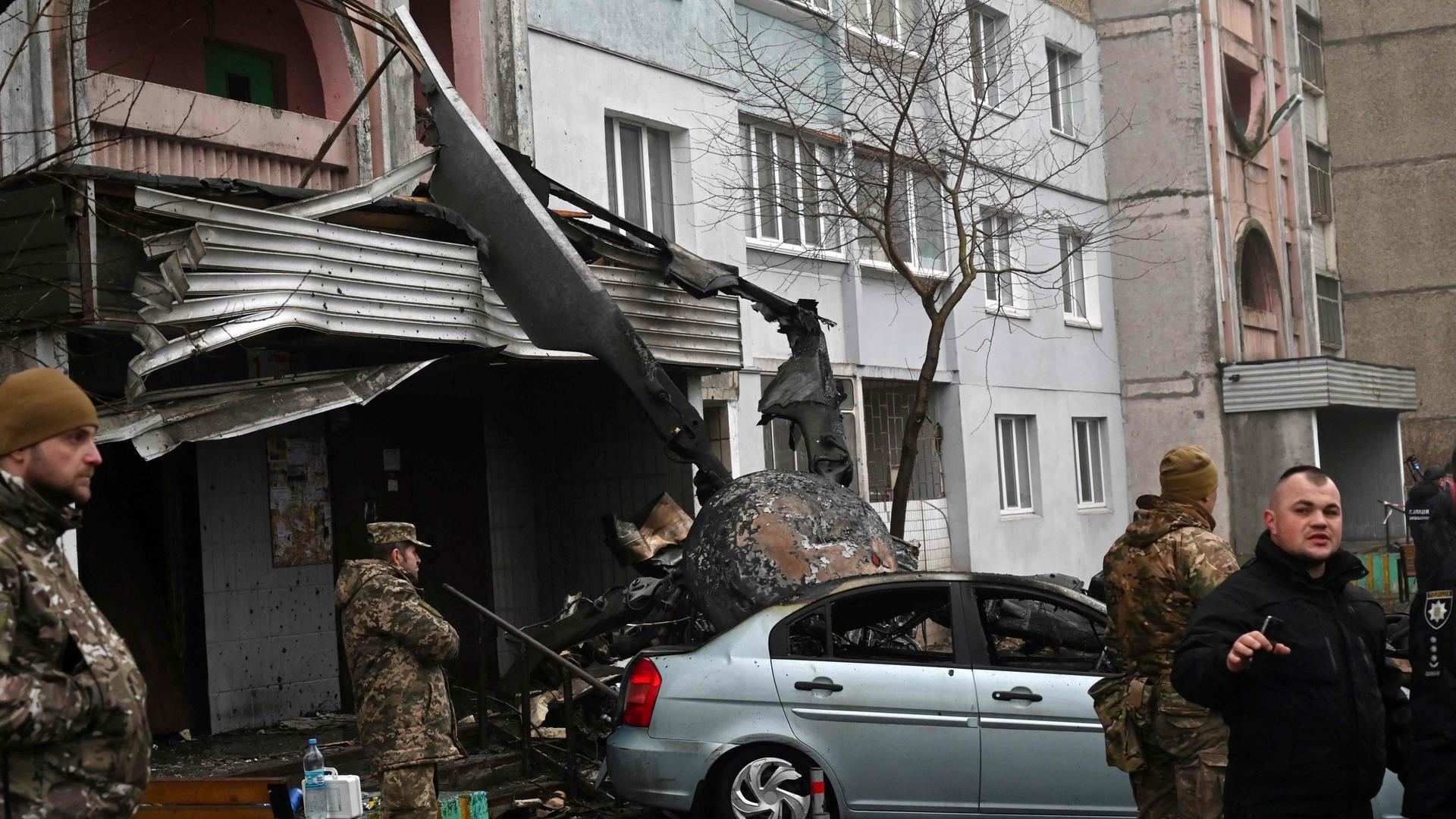 Queda de helicóptero nos arredores de Kiev faz 16 mortos, entre os quais o ministro do Interior.