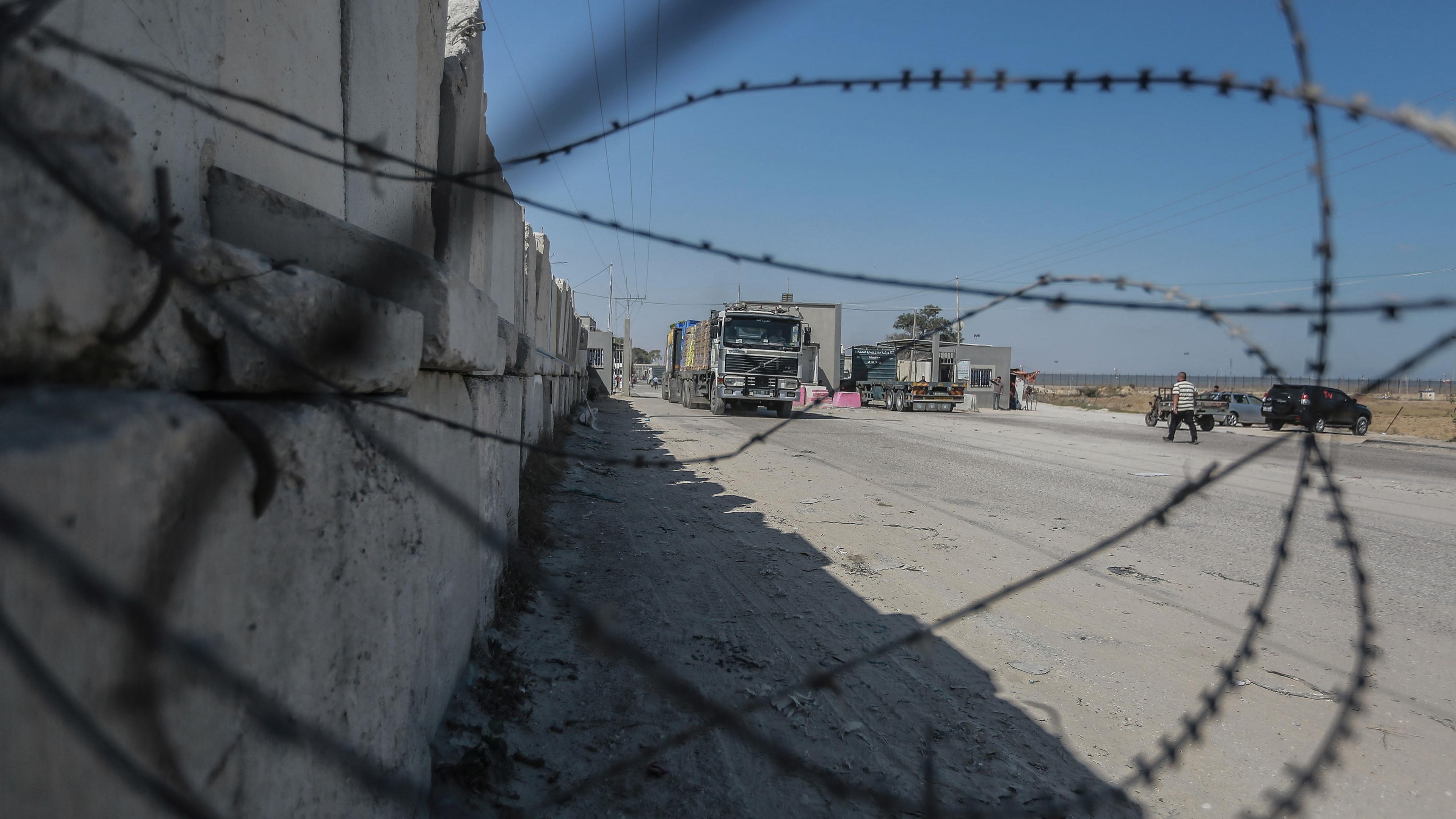 ARCHIV - 25.05.2021, Palästinensische Gebiete, Rafah: Kerem Schalom-Grenzübergang wurde jahrelang für die Versorgung im Gazastreifen verwendet.  (zu dpa: «Zitat: OCHA-Sprecher über die Lage in Rafah») Foto: Mohammed Talatene/dpa +++ dpa-Bildfunk +++