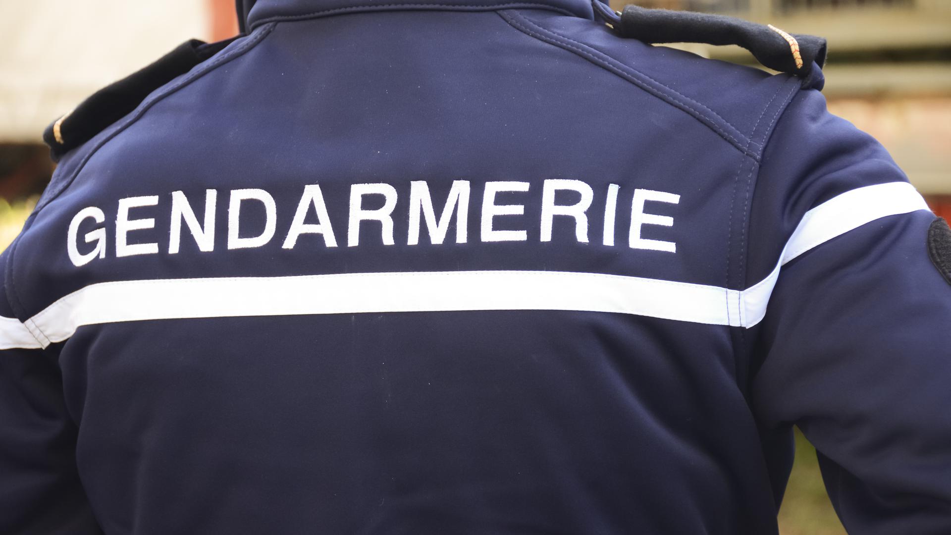 Polícia francesa procura autor do crime. 