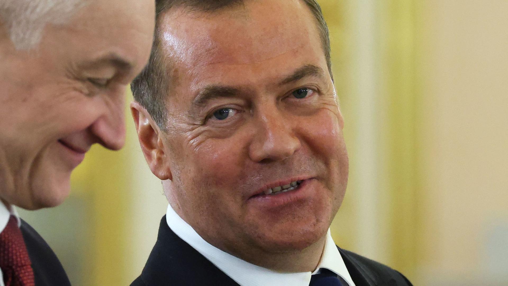 Dmitry Medvedev, atual “número dois” do Conselho de Segurança da Rússia, liderado por Putin.