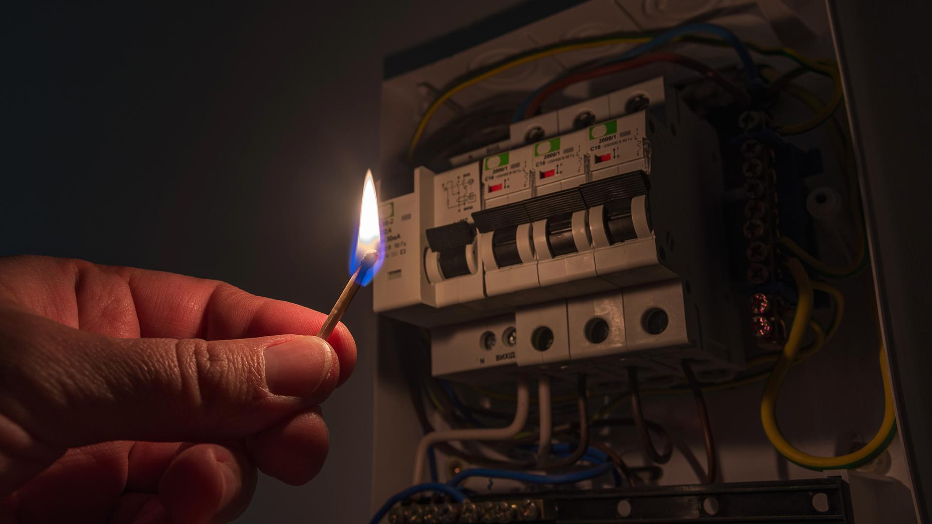 O portal de informação infocrise.lu compilou algumas dicas e comportamentos para um prolongado apagão de energia.