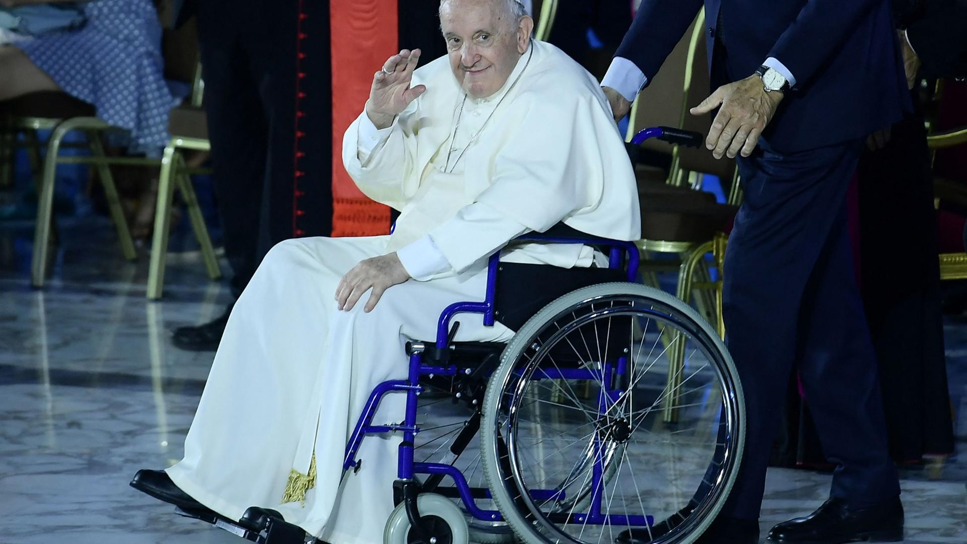 A doença do Papa Francisco, nesta imagem de quarta-feira, tem levantado especulações sobre a sua renúncia. 