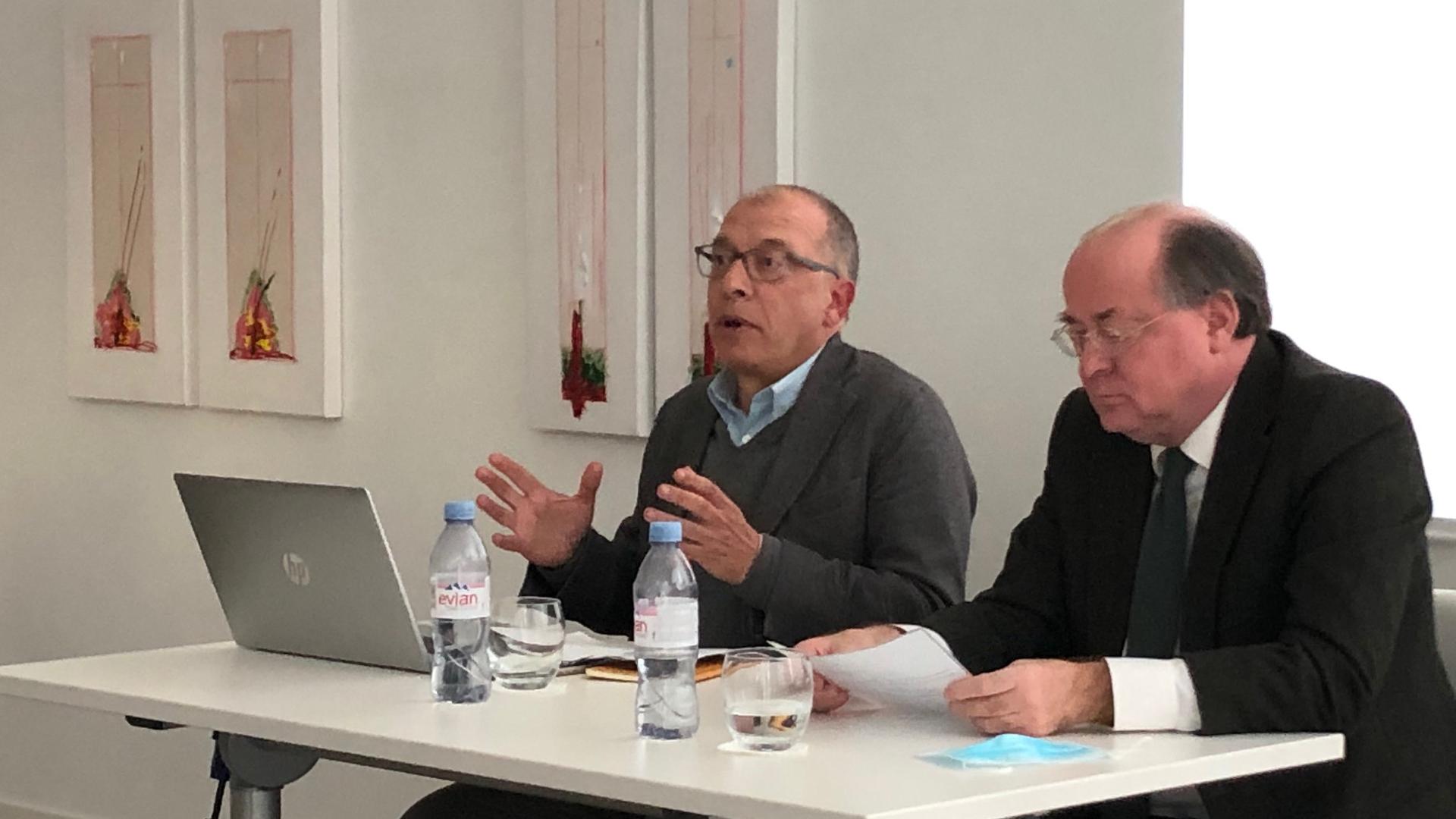 Joaquim Moura, do Programa Regressar e o embaixador António Gamito, ontem na sessão no Luxemburgo.