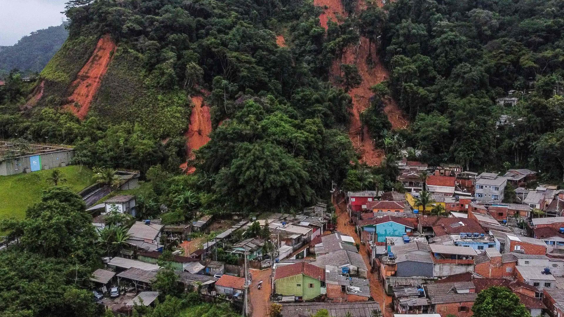 Vista aérea do distrito de Juquehy, em São Sebastião, após as fortes chuvas que provocaram pelo menos 37 mortos.