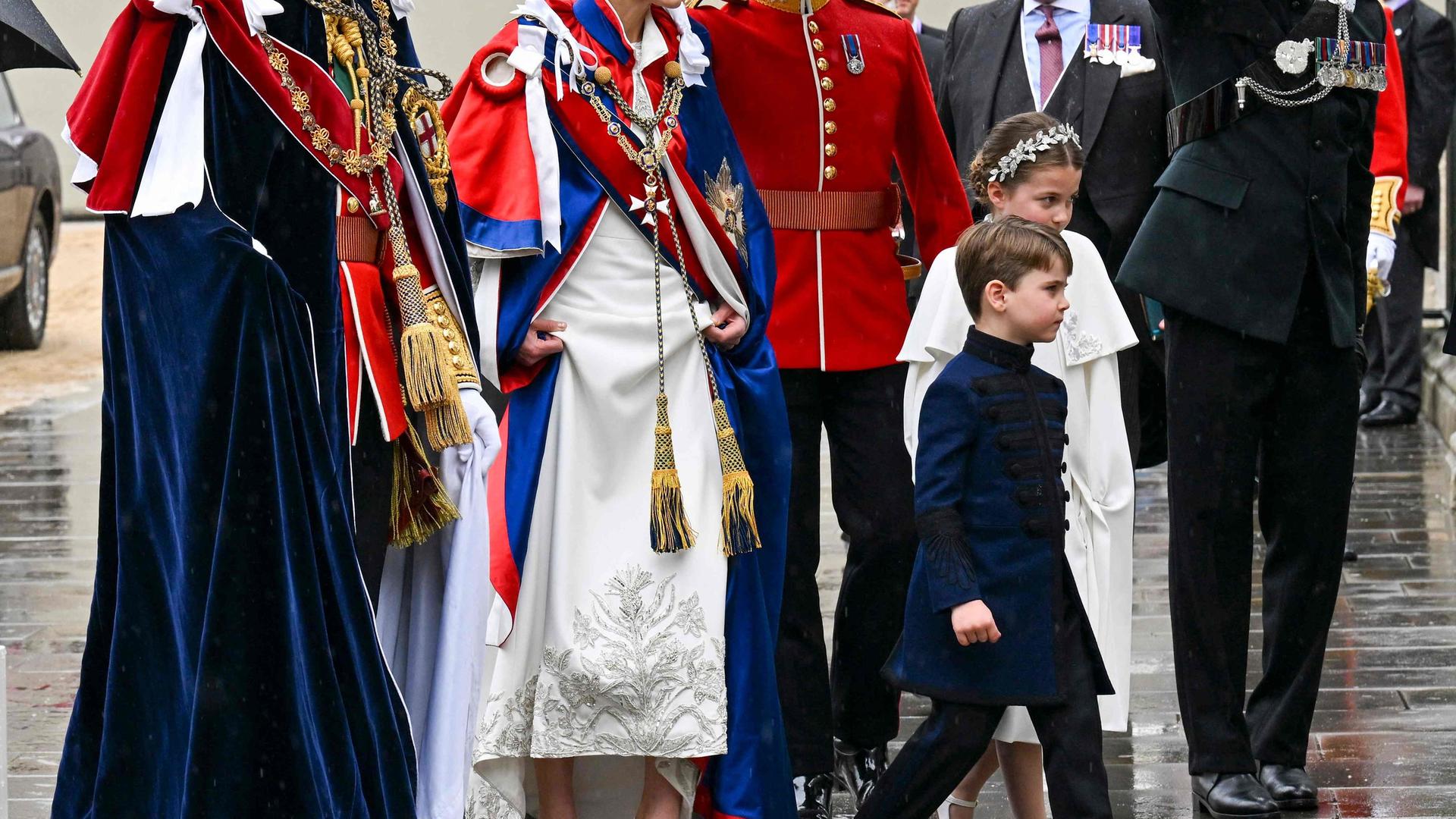 Os príncipes William e Kate com os filhos.
