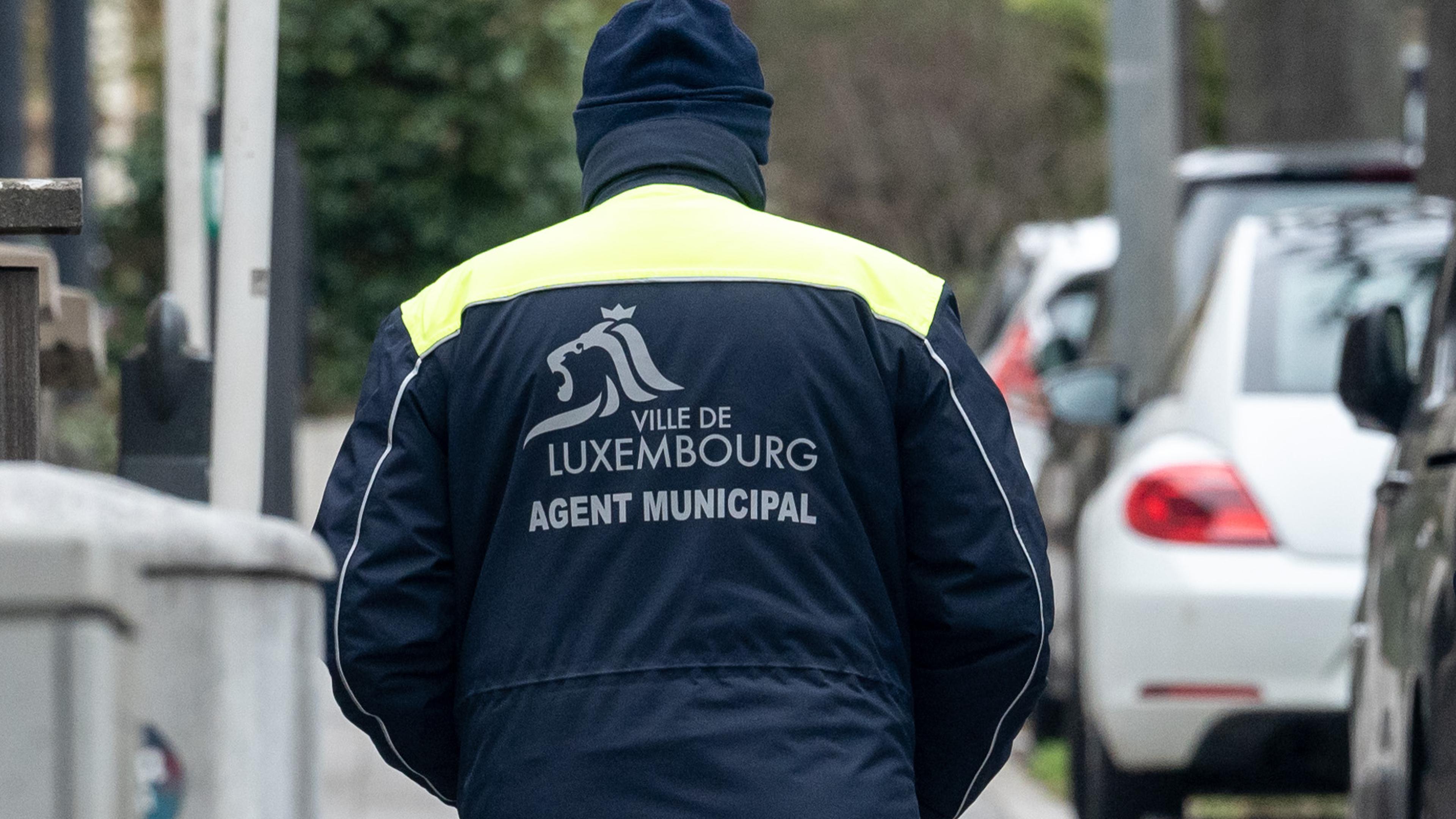 Les agents communaux de la Ville de Luxembourg ont reçu des pouvoirs supplémentaires pour imposer des amendes pour 17 nouvelles infractions à partir de lundi.