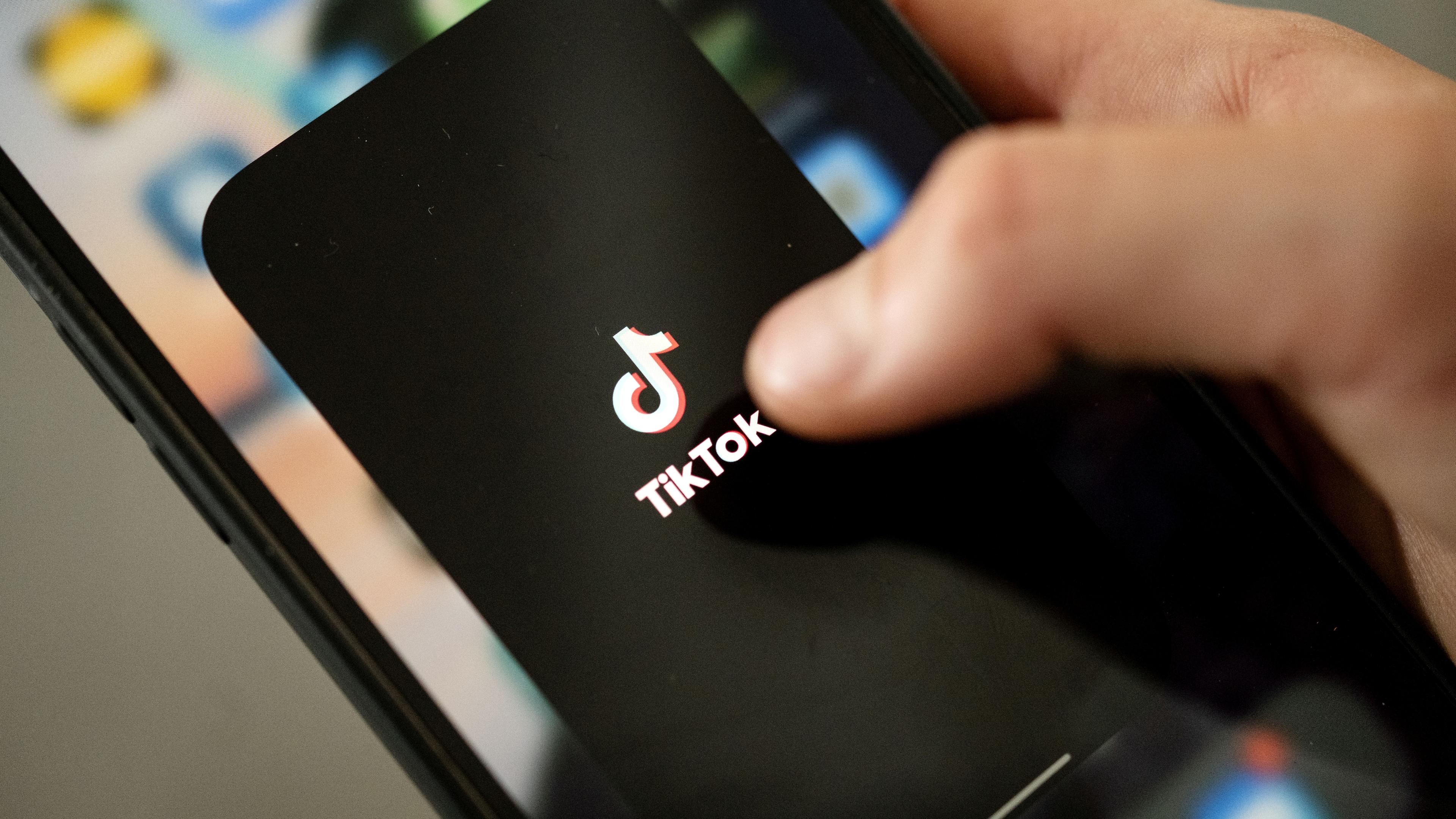 Cicatriz francesa”. TikTok investigado por vídeos de jovens a magoarem-se a  si próprios | Contacto