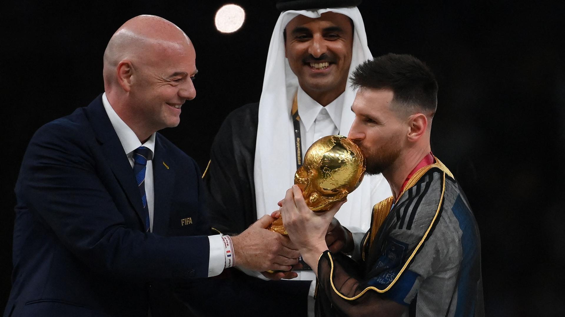 A Argentina conquistou hoje pela terceira vez o Mundial de futebol.