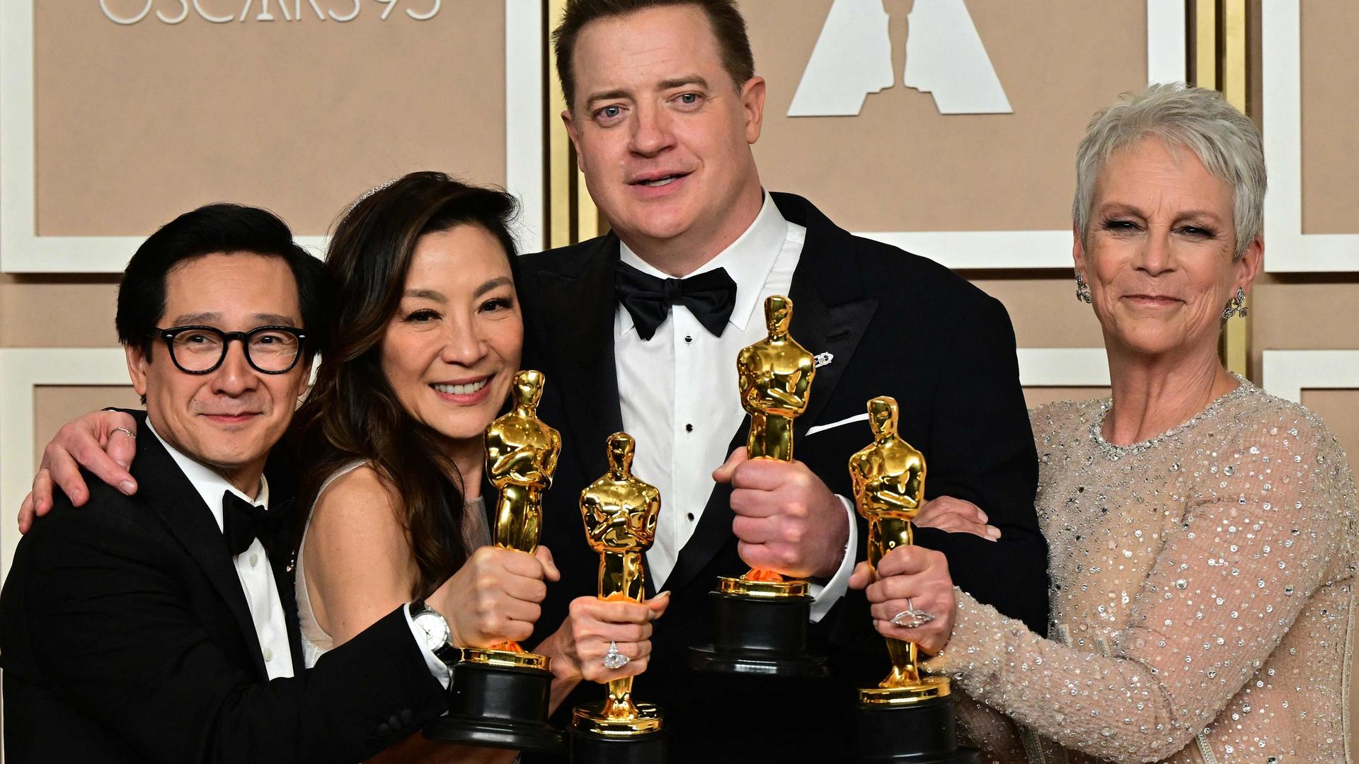Ke Huy Quan, à esquerda, com os outros premiados na categoria de representação.