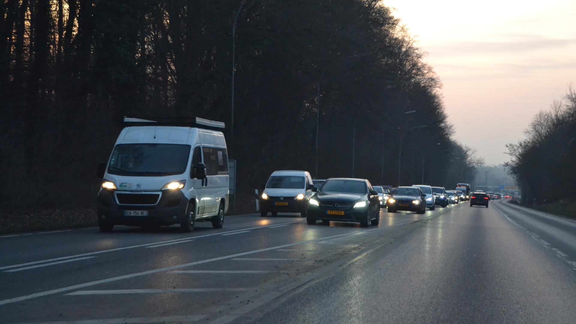 O trânsito da hora de ponta ao fim do dia na direção de Sandweiler exige muita paciência por parte dos condutores.