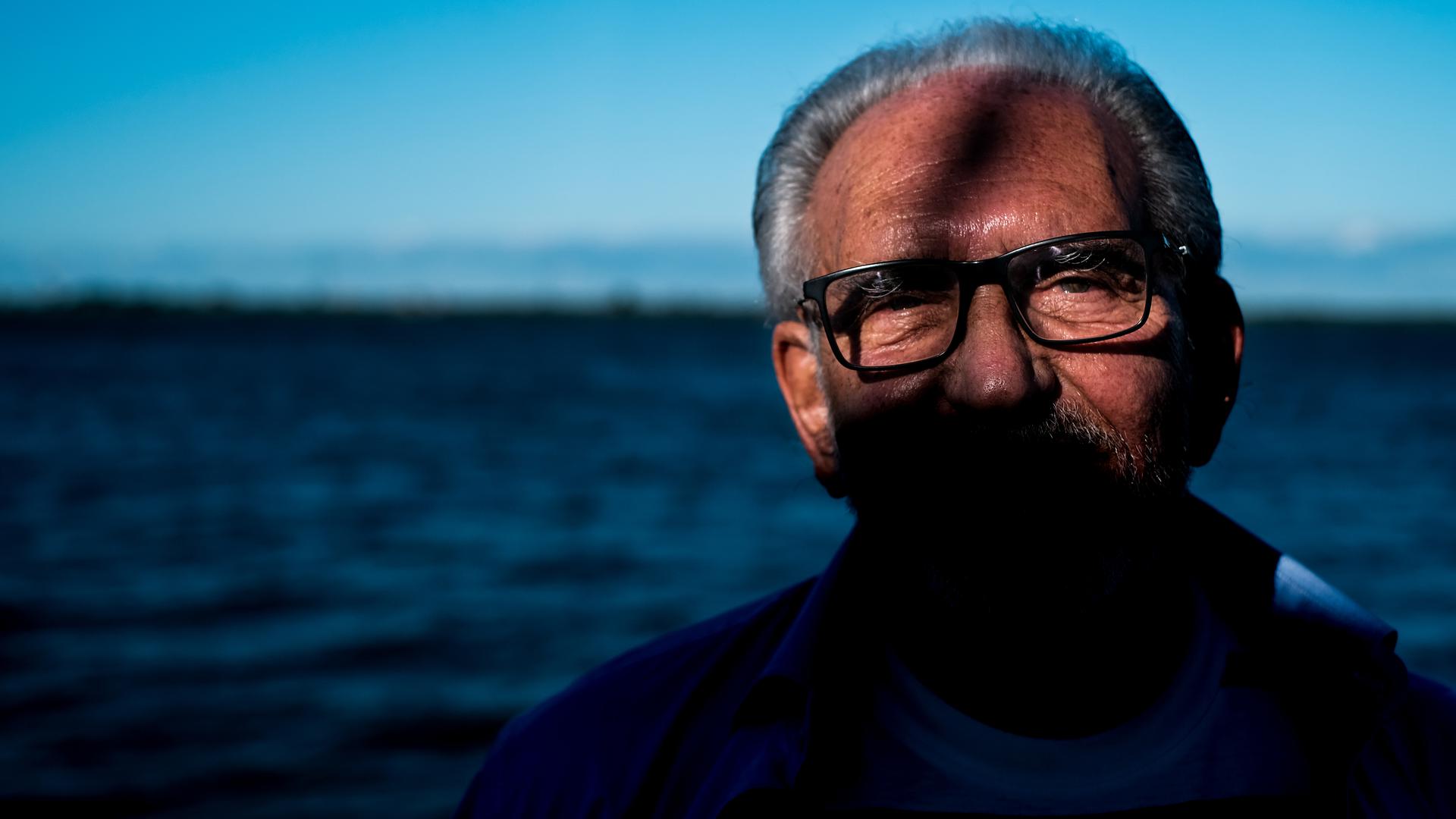 Carlos Salgado, da Associação dos Amigos do Tejo, está preocupado com as informações dos pescadores. Os peixes de água salgada estão a subir o rio.