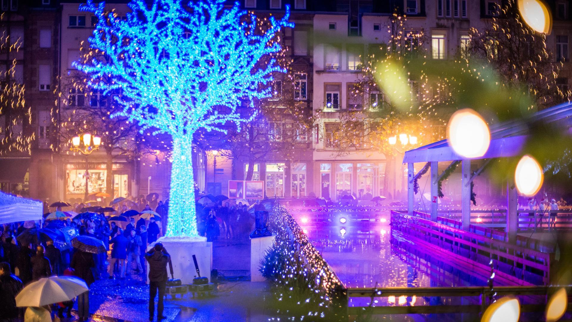 C'est déjà Noël sur la place de l'hôtel de ville à Luxembourg