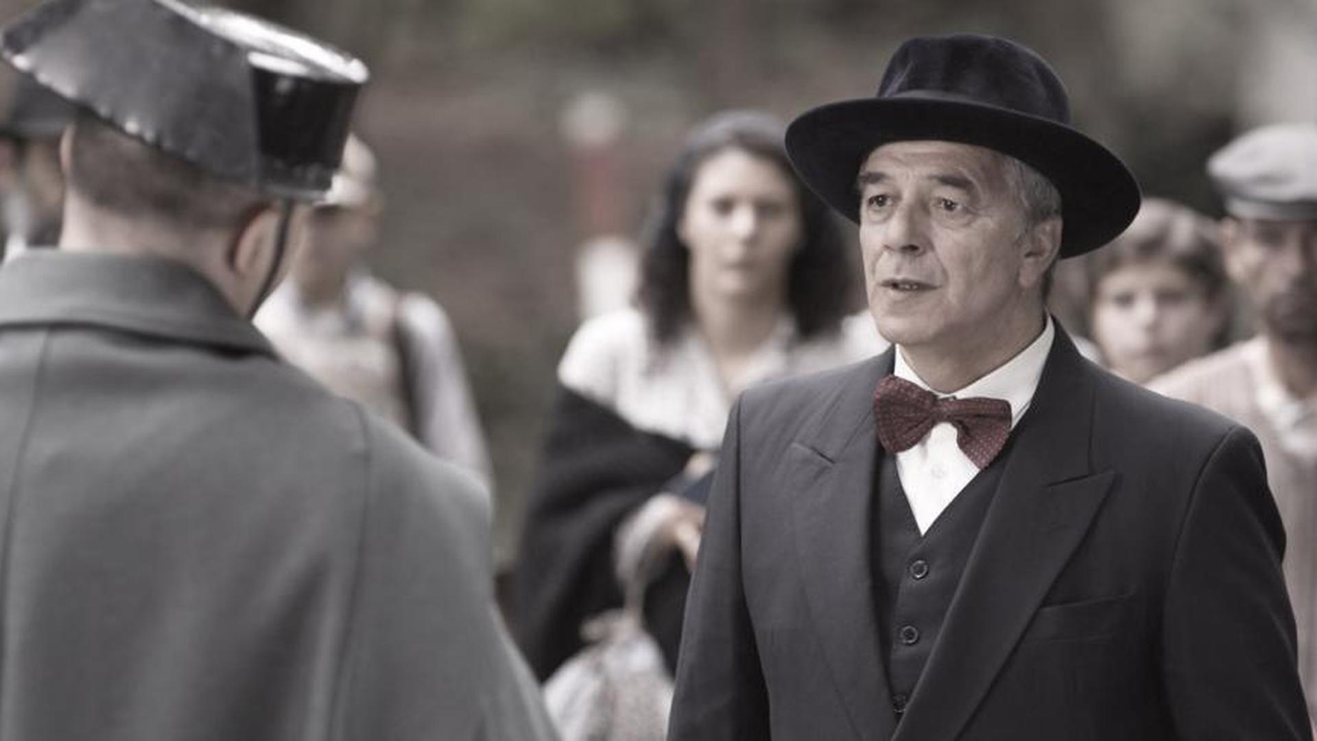 "O Cônsul de Bordéus" retrata a vida de Aristides de Sousa Mendes, Cônsul de Portugal em Bordéus no ano de 1940, que concedeu mais de 30 mil vistos de entrada em Portugal a refugiados que desejavam fugir de França