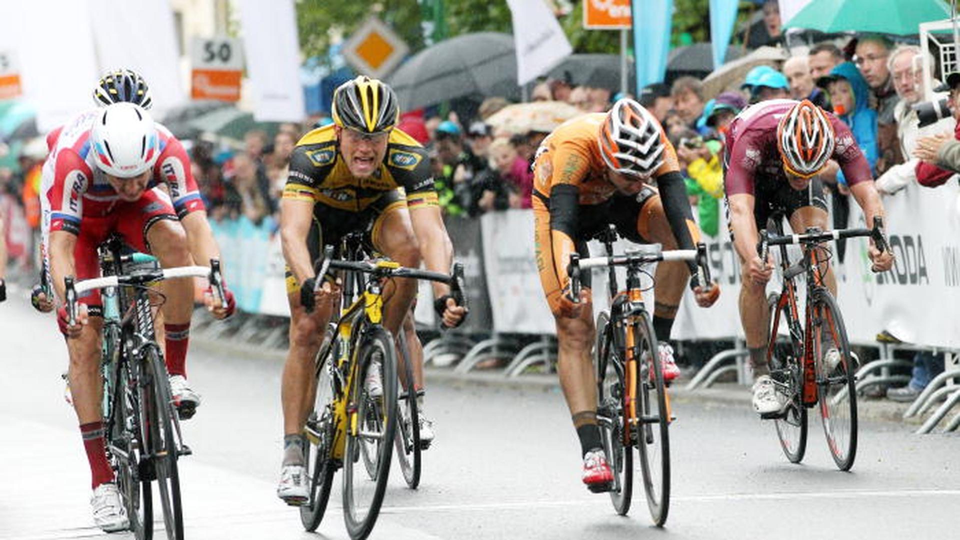 O sprint final junto à meta na chegada a Hautcharage