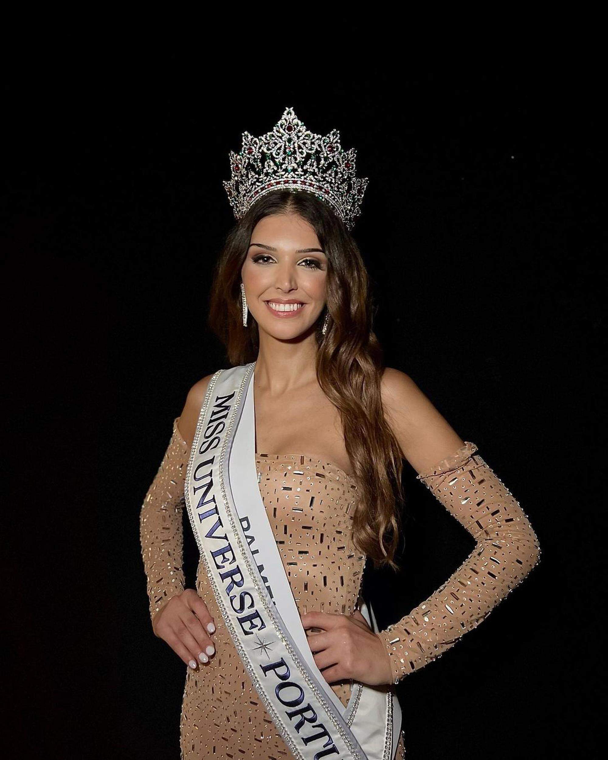 Mulher transgénero é coroada Miss Portugal pela primeira vez | Contacto