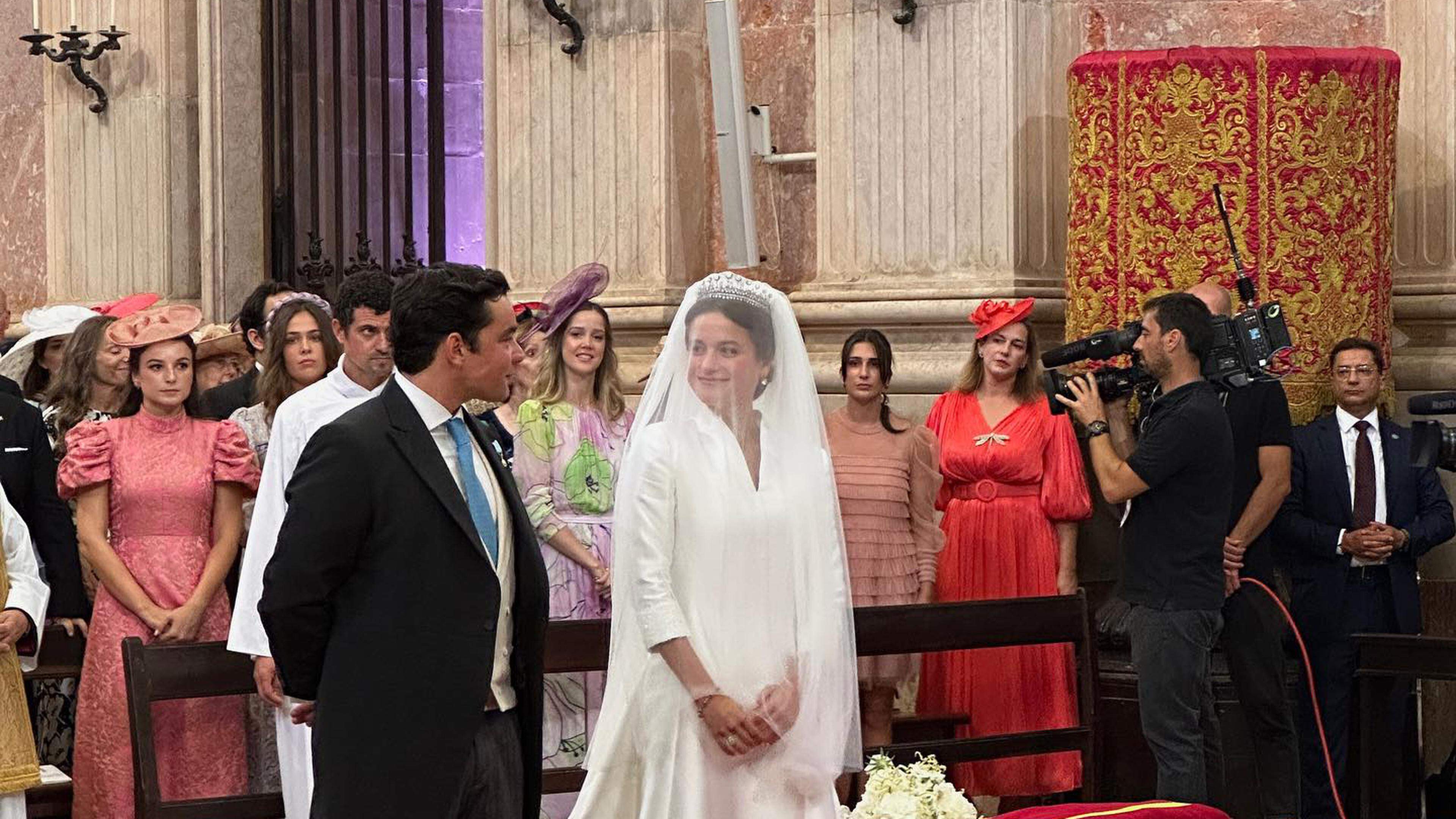 Casamento Real. Depois de dois bolos e quatro horas de celebração em Mafra,  a festa continua agora em Sintra – Observador