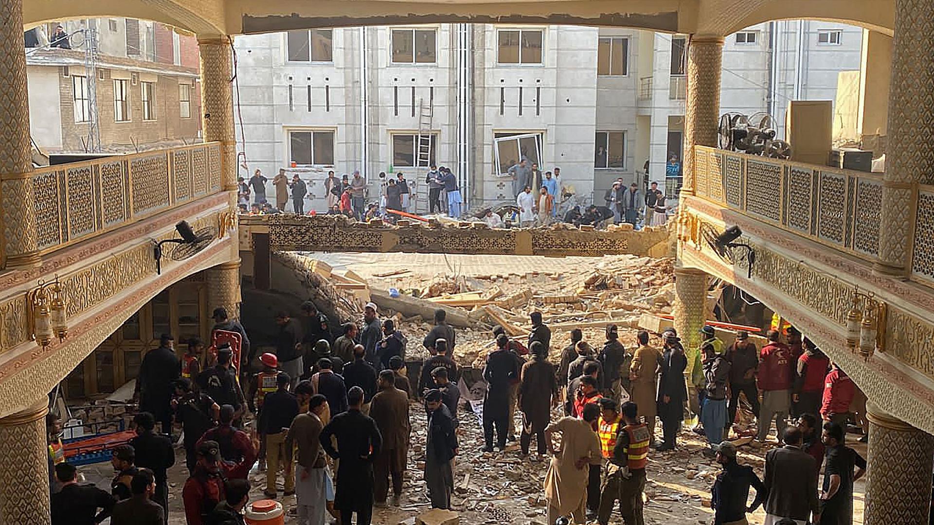Explosão em mesquita de Peshawar, Paquistão.