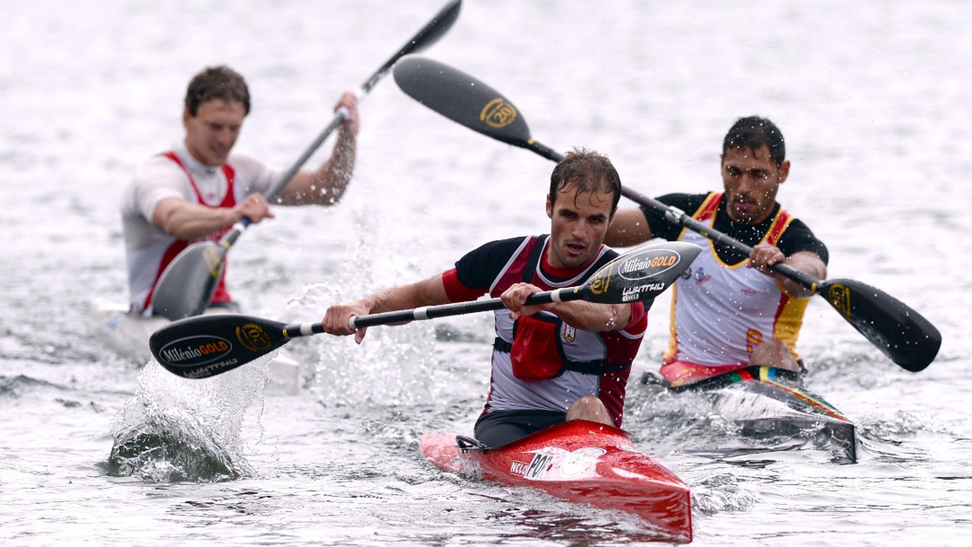 José Ramalho, ao centro, concretizou o objectivo de vencer mais uma medalha para Portugal nos Europeus de canoagem