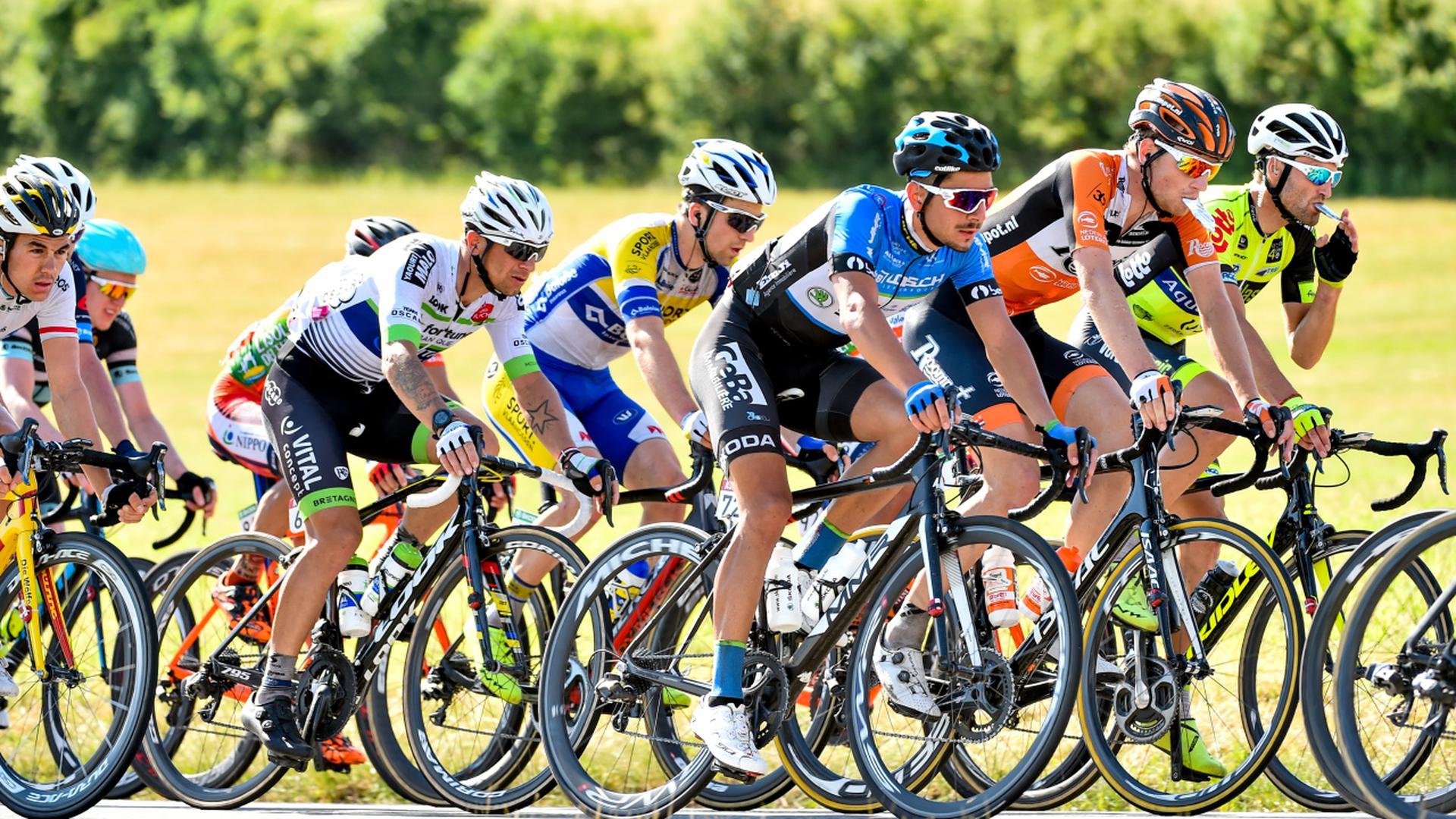 Das Feld auf dem Walferdinger Rundkurs - Skoda Tour de Luxembourg 2017 - 2. Etappe - Steinfort-Walferdingen - Foto: Serge Waldbillig