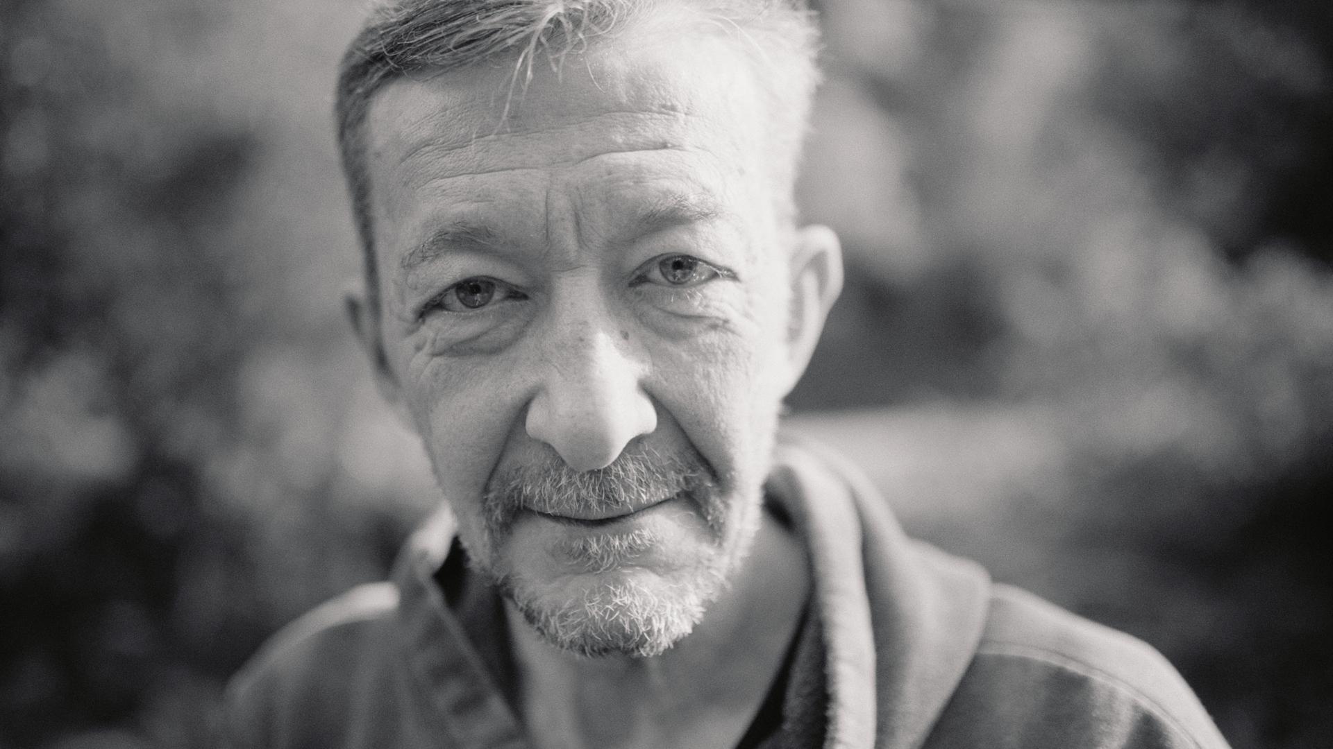 Dennis Delcroix recuperou depois de cair nas ruas. É o protagonista do documentário 'Croque Monsieur', sobre a população sem-abrigo do Luxemburgo.