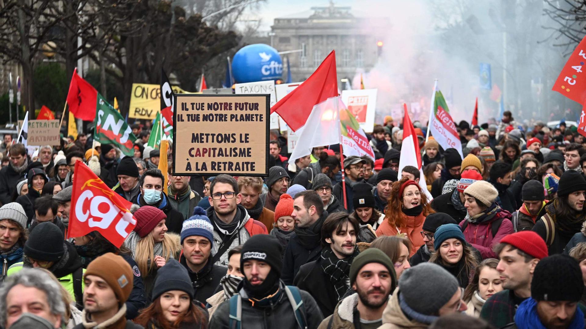 Protestos em França contra a nova reforma de pensões. 