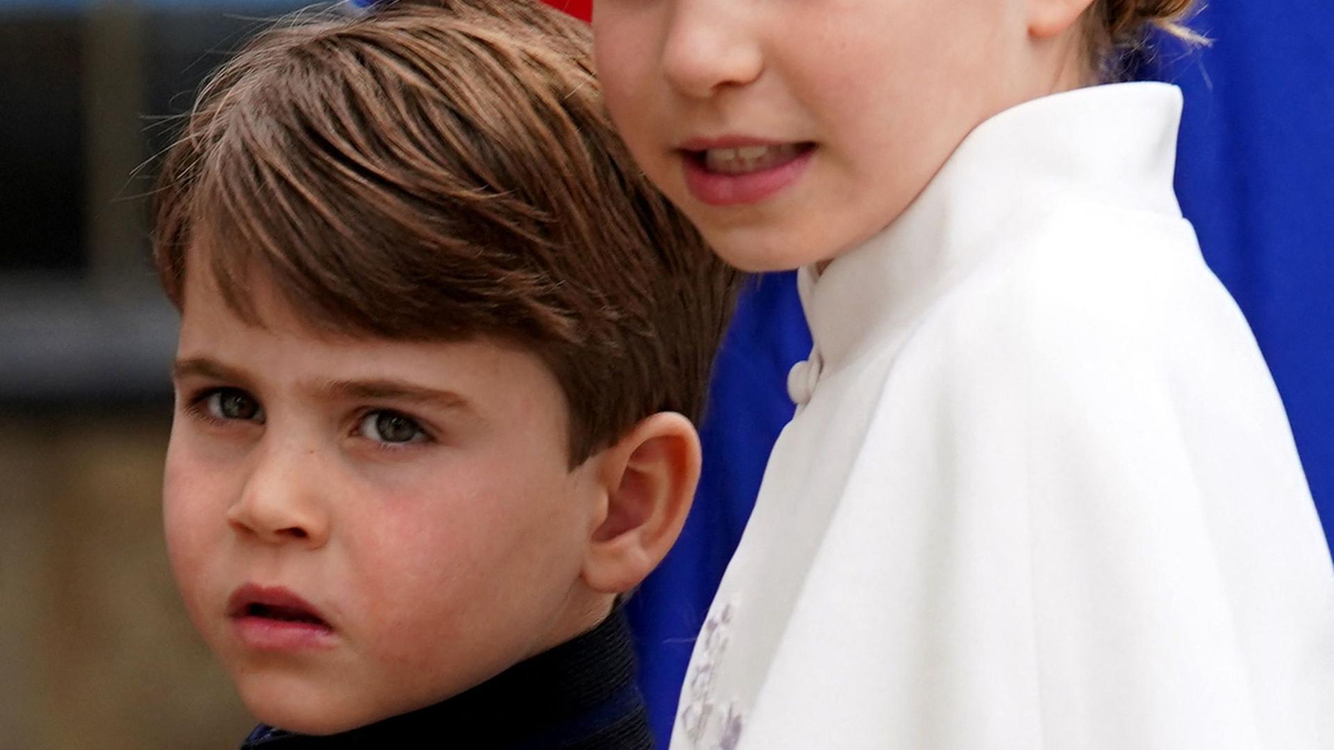 Os príncipes Louis e Charlotte, filhos de William e Catherine, netos do rei Carlos III.