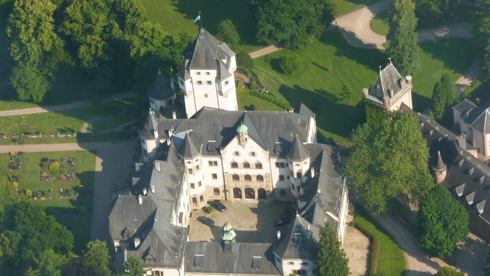 O Castelo de Berg, residência oficial dos grão-duques do Luxemburgo, foi construído durante o reinado do grão-duque Guillaume IV, casado com Mariana de Bragança, entre 1907 e 1911