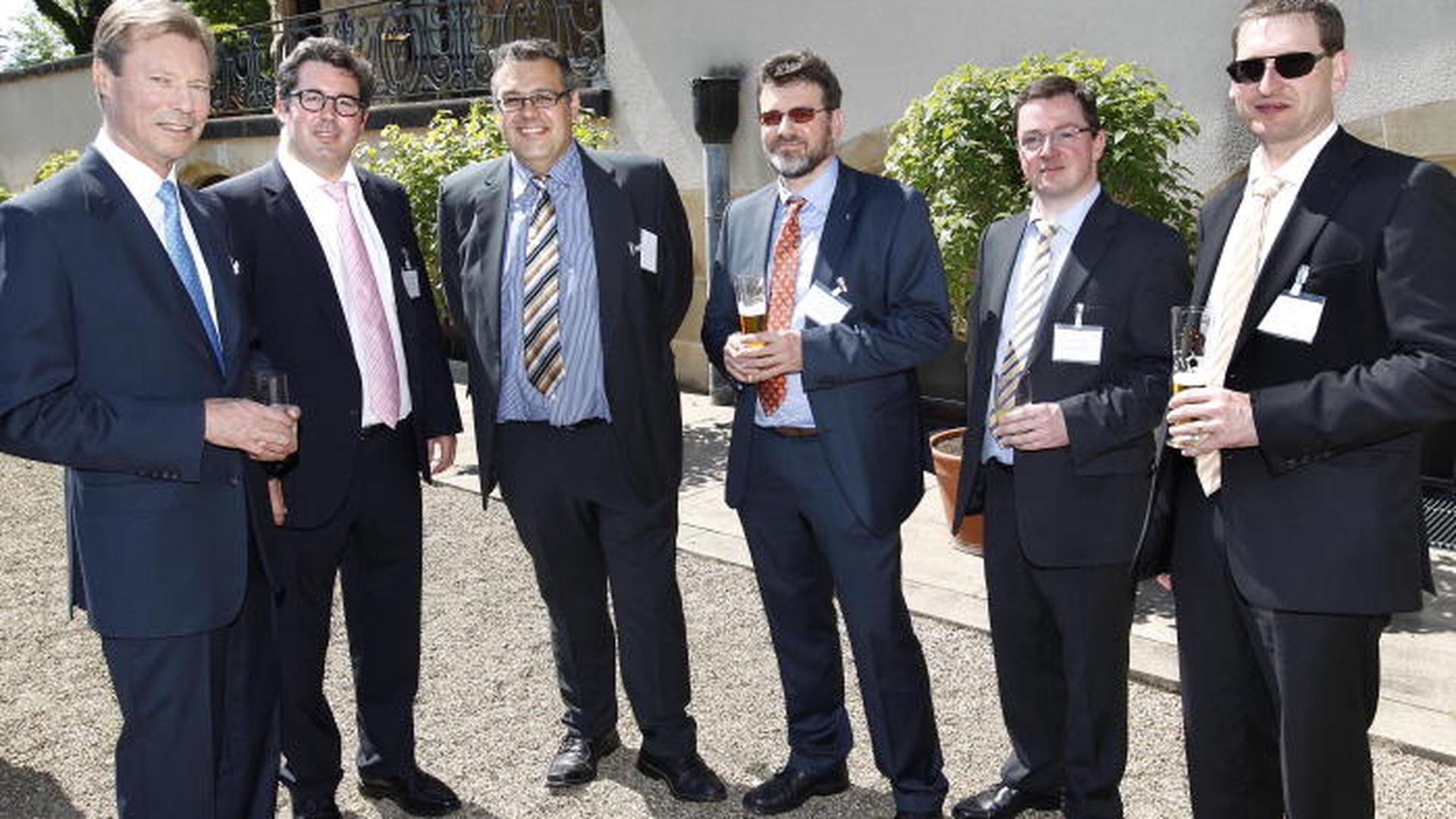 O Grão-Duque Henri com os jornalistas Claude Feyereisen (Luxemburger Wort), José Luís Correia (CONTACTO), Marc Thill (wort.lu), Raphael Zwank (Luxemburger Wort), e Paul Meyers (da direcção do grupo Saint-Paul)